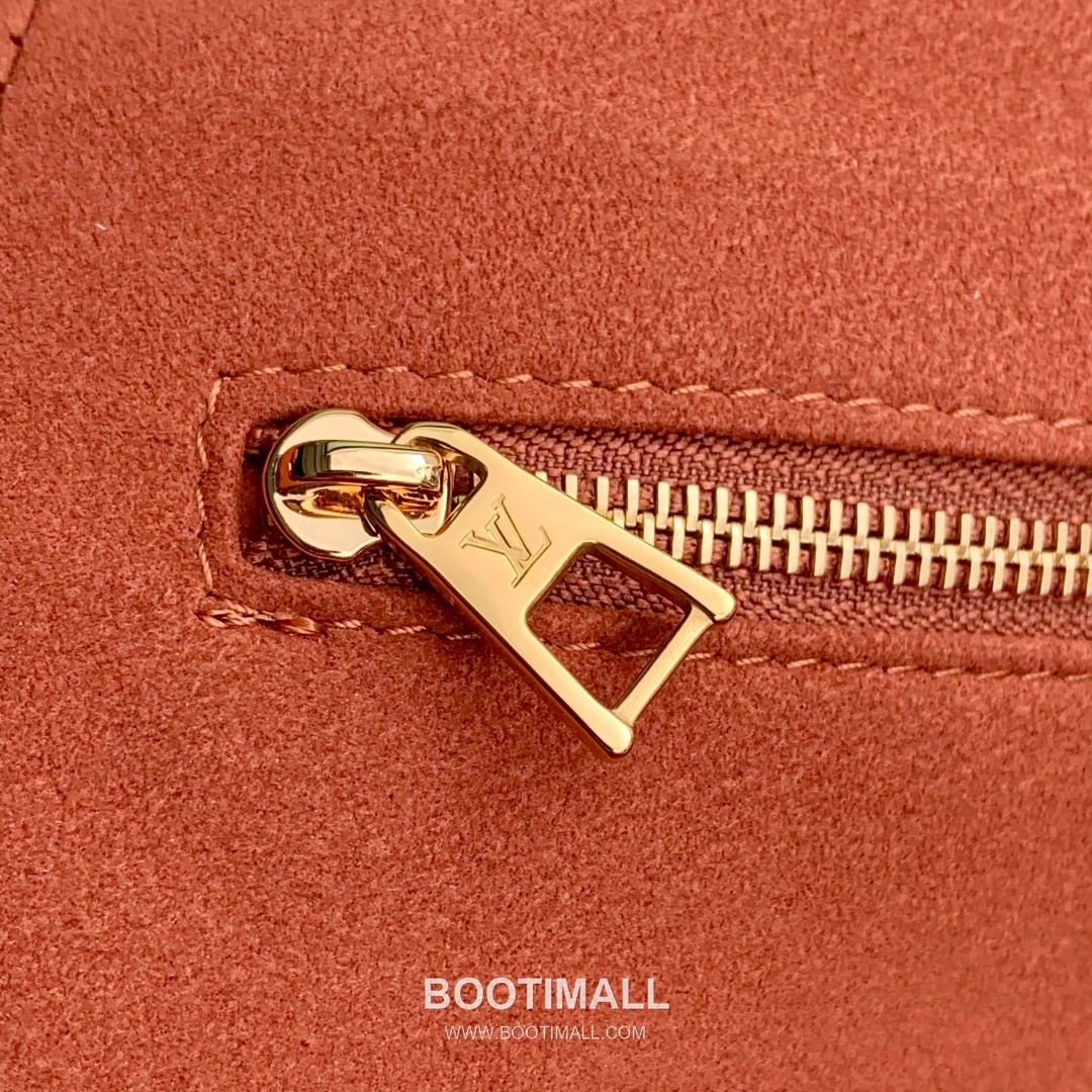 Louis Vuitton Anytime PM Monogram Empreinte Leather Gray Handbag 루이비통 애니타임 PM M14414 모노그램 앙프렝뜨 레더 그레이 핸드백 34cm 7