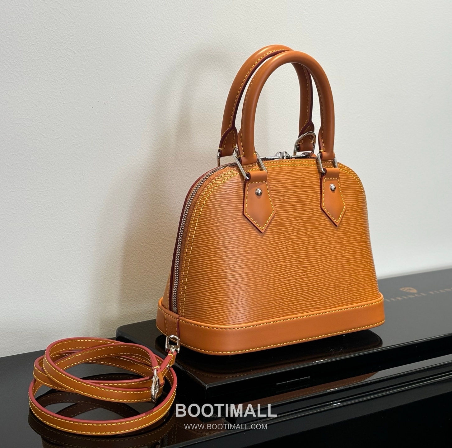 Louis Vuitton Alma BB Epi Leather Brown Top Handle Bag 루이비통 알마 BB M40301 에피 레더 브라운 토트백 25cm 3