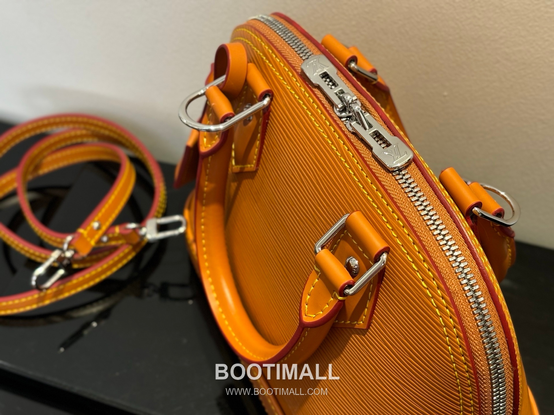 Louis Vuitton Alma BB Epi Leather Brown Top Handle Bag 루이비통 알마 BB M40301 에피 레더 브라운 토트백 25cm 5