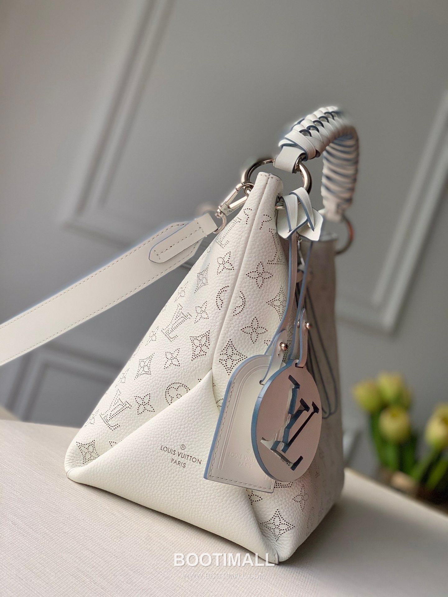 Louis Vuitton Babylone BB Perforated Calfskin Handbag 루이비통 바빌론 BB M56201 펀칭 카프스킨 핸드백 32cm 2