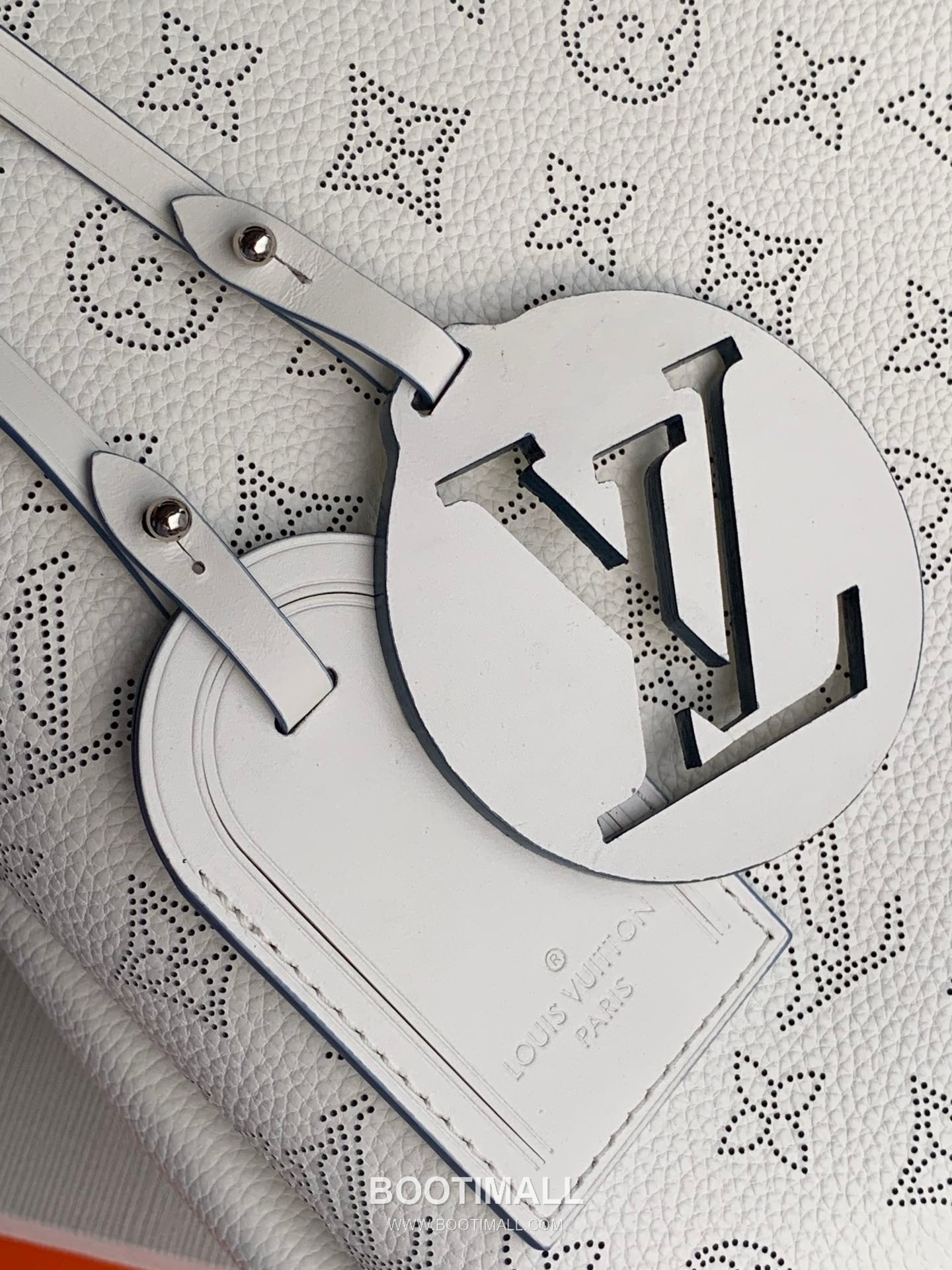 Louis Vuitton Babylone BB Perforated Calfskin Handbag 루이비통 바빌론 BB M56201 펀칭 카프스킨 핸드백 32cm 4