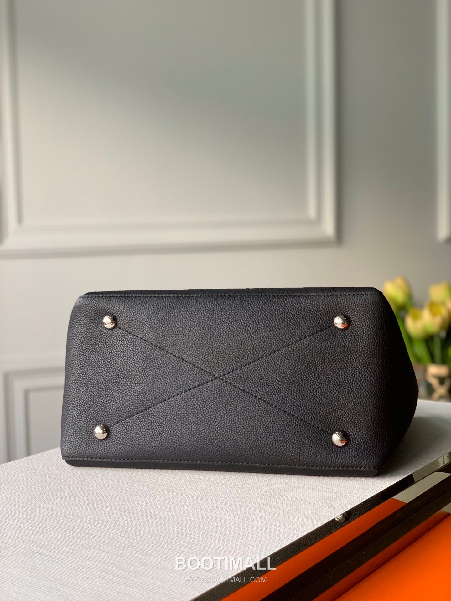 Louis Vuitton Babylone BB Perforated Calfskin Handbag 루이비통 바빌론 BB M56073 펀칭 카프스킨 핸드백 32cm 3