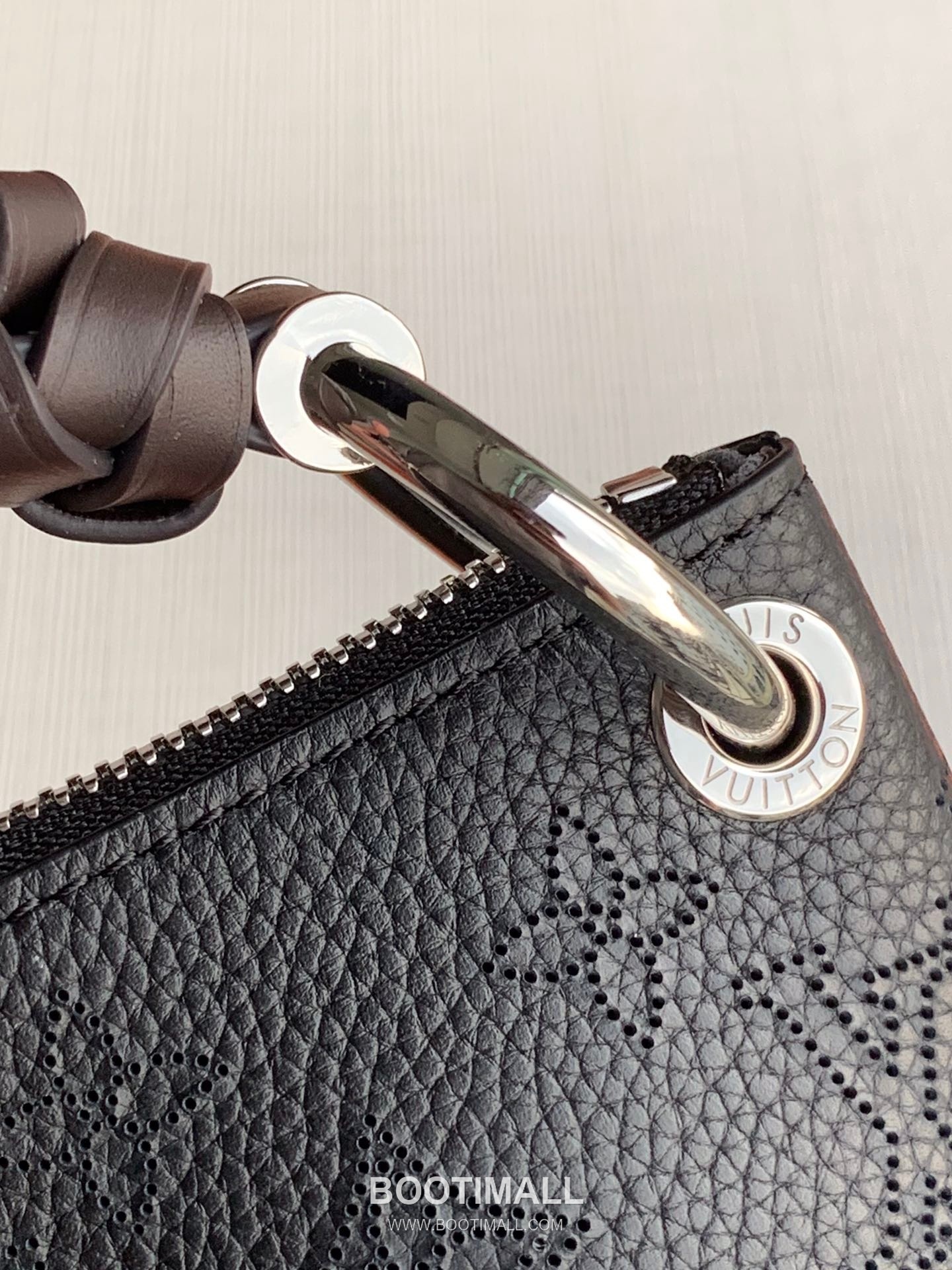 Louis Vuitton Babylone BB Perforated Calfskin Handbag 루이비통 바빌론 BB M56073 펀칭 카프스킨 핸드백 32cm 5