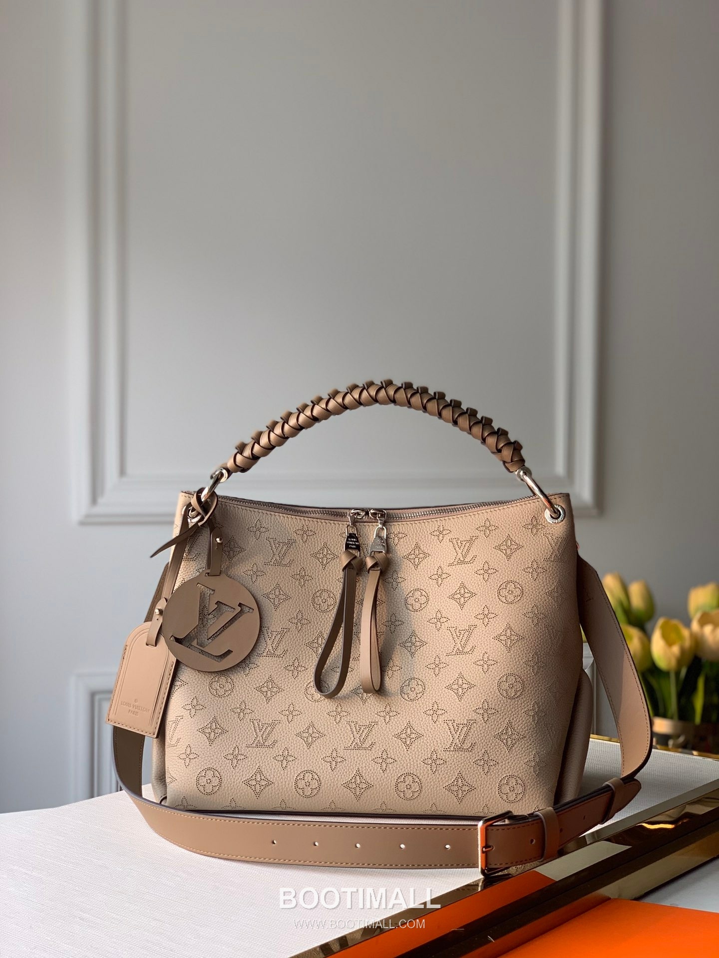 Louis Vuitton Babylone BB Perforated Calfskin Handbag 루이비통 바빌론 BB M56084 펀칭 카프스킨 핸드백 32cm 1