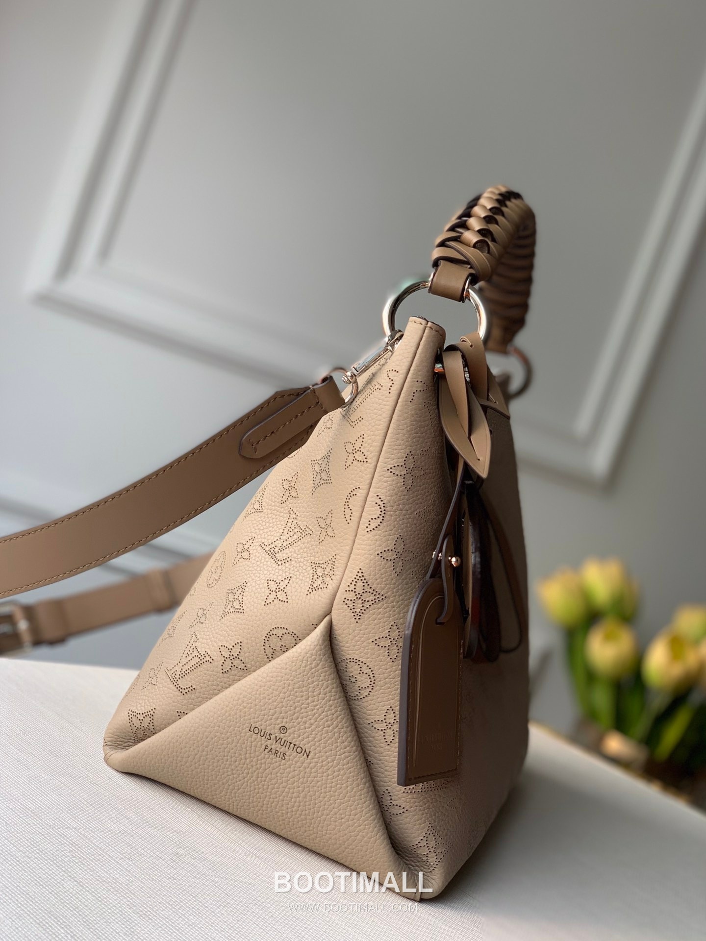 Louis Vuitton Babylone BB Perforated Calfskin Handbag 루이비통 바빌론 BB M56084 펀칭 카프스킨 핸드백 32cm 2