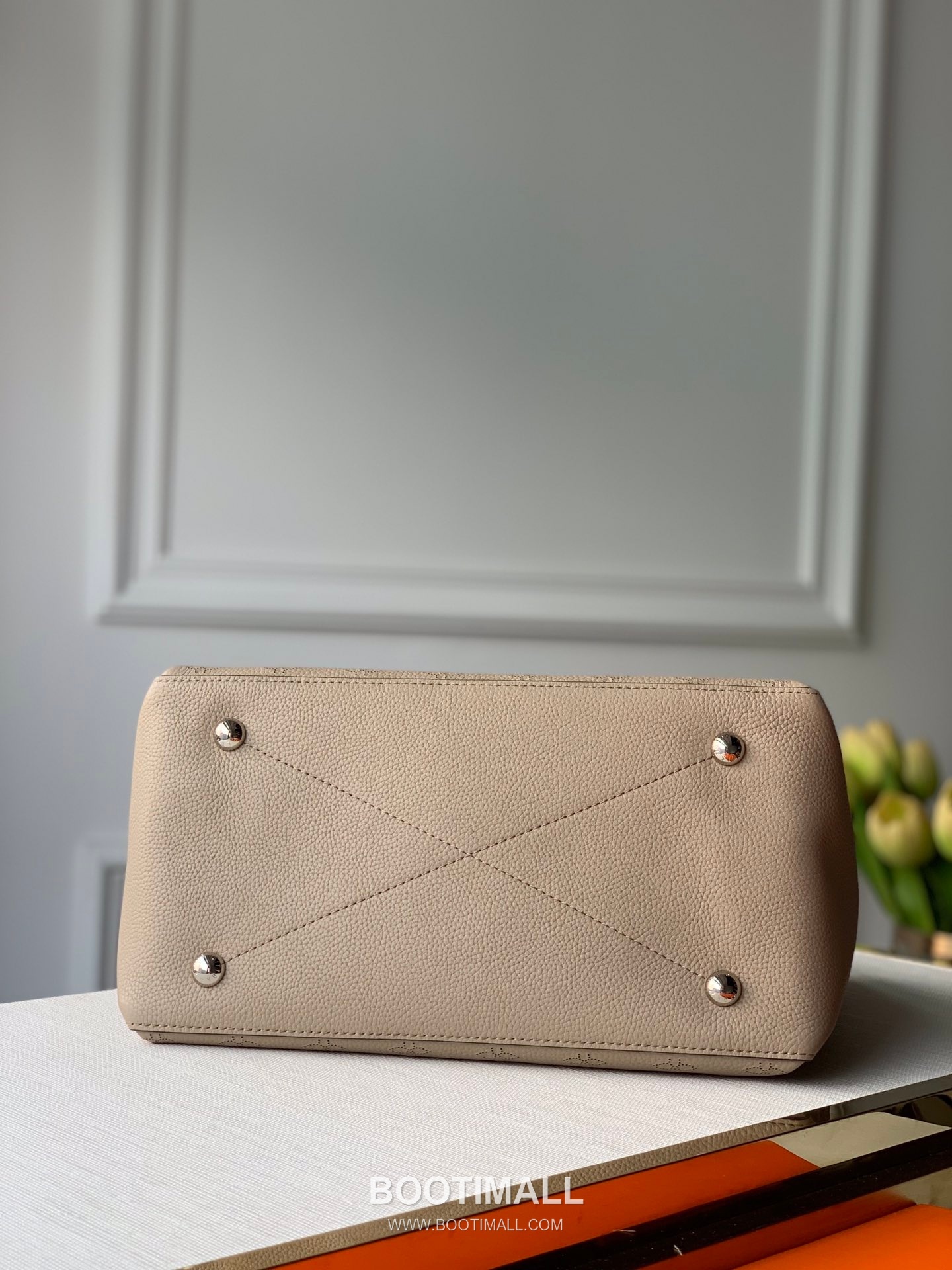 Louis Vuitton Babylone BB Perforated Calfskin Handbag 루이비통 바빌론 BB M56084 펀칭 카프스킨 핸드백 32cm 3