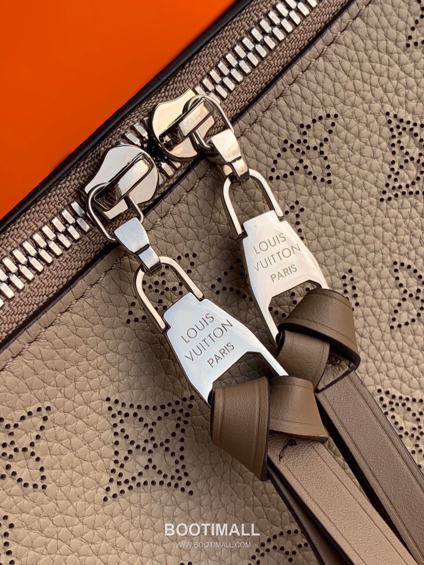 Louis Vuitton Babylone BB Perforated Calfskin Handbag 루이비통 바빌론 BB M56084 펀칭 카프스킨 핸드백 32cm 6