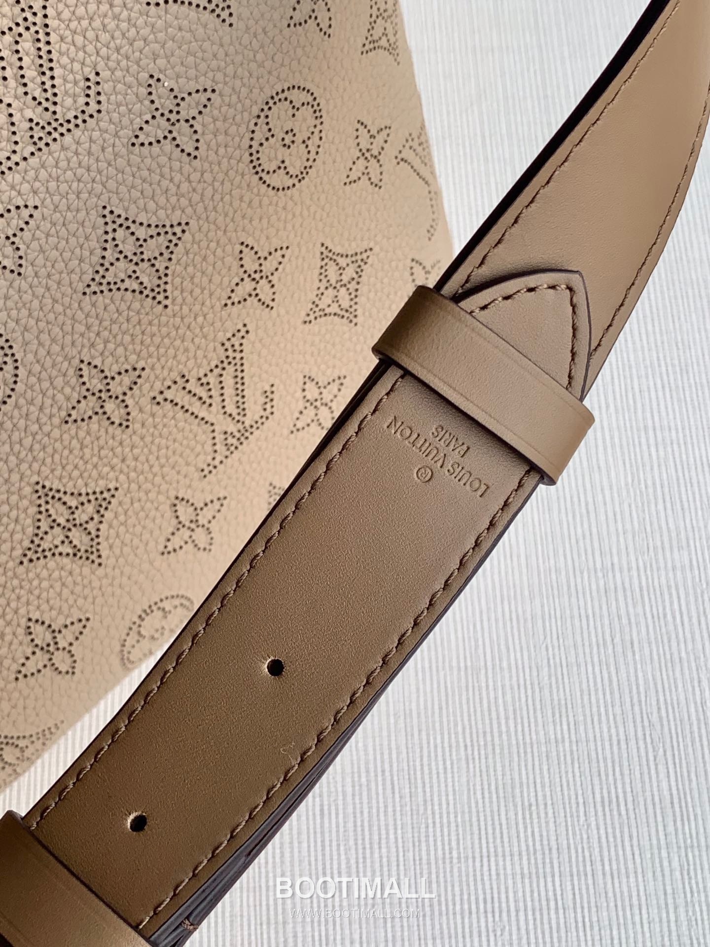 Louis Vuitton Babylone BB Perforated Calfskin Handbag 루이비통 바빌론 BB M56084 펀칭 카프스킨 핸드백 32cm 7