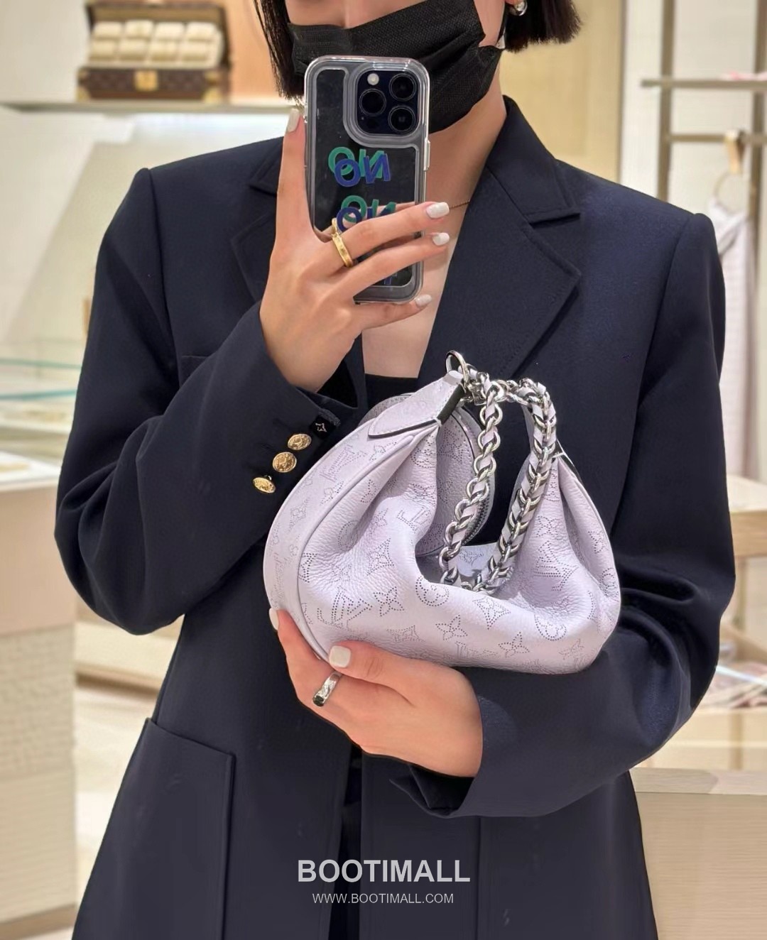 Louis Vuitton Baia Moon Bag Perforated Leather Light Blue Handbag 루이비통 바이아 문 백 스몰 M22820 펀칭 레더 라이트 블루 핸드백 4