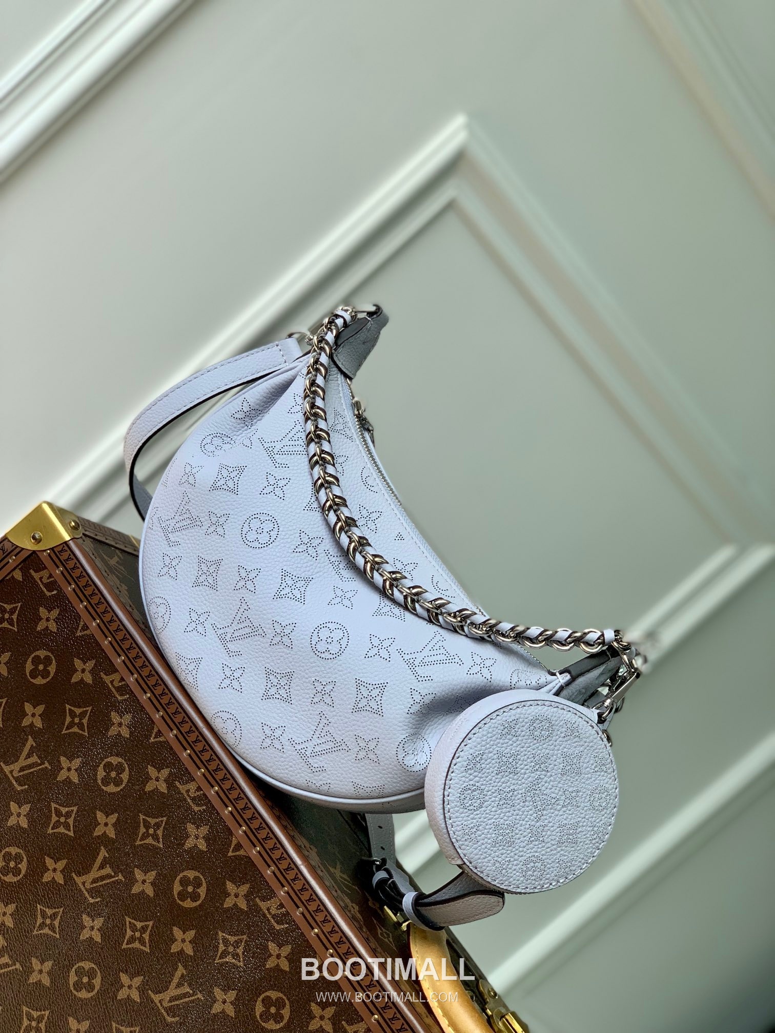 Louis Vuitton Baia Moon Bag Perforated Leather Light Blue Handbag 루이비통 바이아 문 백 스몰 M22820 펀칭 레더 라이트 블루 핸드백 6