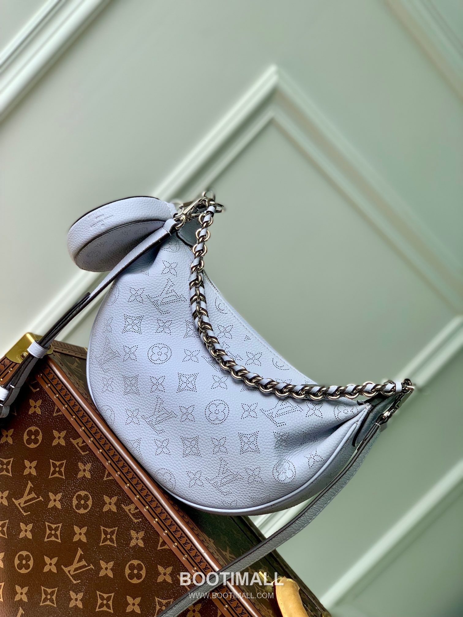 Louis Vuitton Baia Moon Bag Perforated Leather Light Blue Handbag 루이비통 바이아 문 백 스몰 M22820 펀칭 레더 라이트 블루 핸드백 7