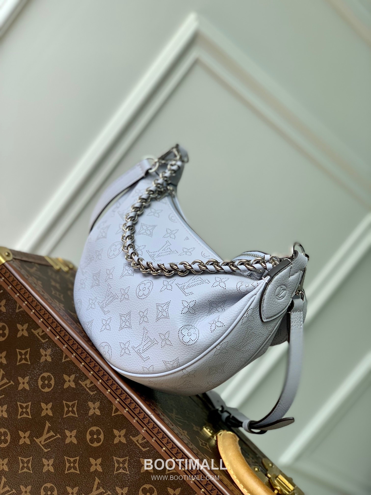 Louis Vuitton Baia Moon Bag Perforated Leather Light Blue Handbag 루이비통 바이아 문 백 스몰 M22820 펀칭 레더 라이트 블루 핸드백 8