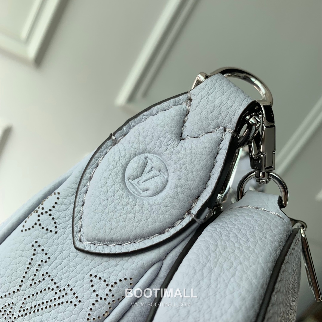 Louis Vuitton Baia Moon Bag Perforated Leather Light Blue Handbag 루이비통 바이아 문 백 스몰 M22820 펀칭 레더 라이트 블루 핸드백 10