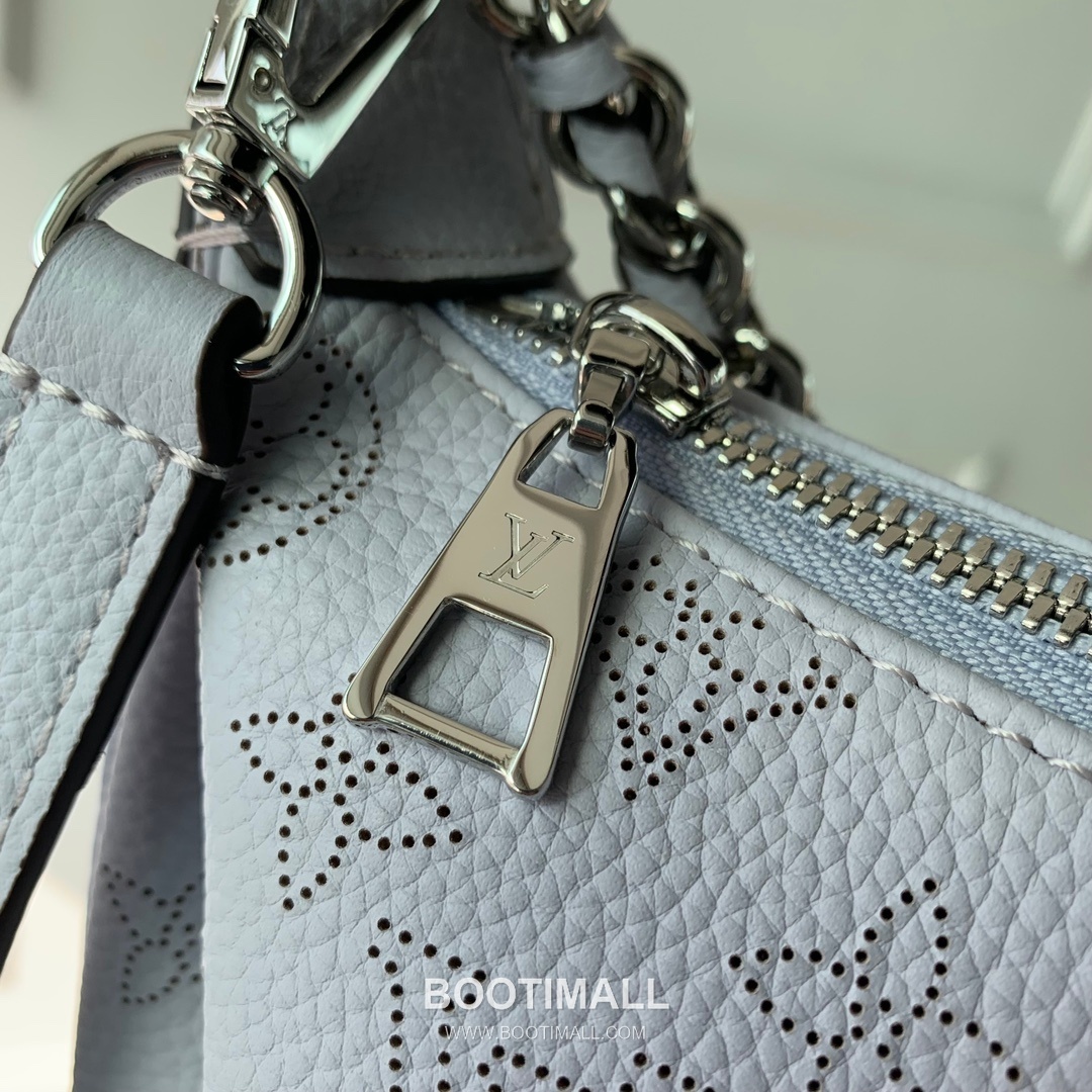 Louis Vuitton Baia Moon Bag Perforated Leather Light Blue Handbag 루이비통 바이아 문 백 스몰 M22820 펀칭 레더 라이트 블루 핸드백 11
