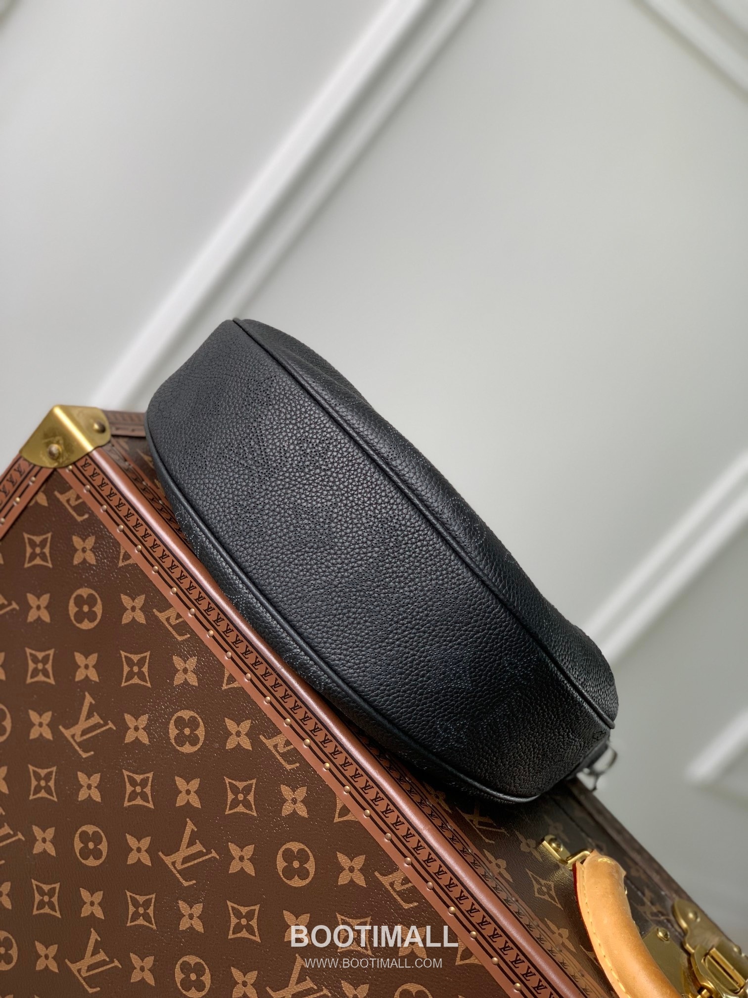 Louis Vuitton Baia Moon PM Black Handbag 루이비통 바이아 문 스몰 블랙 핸드백 3