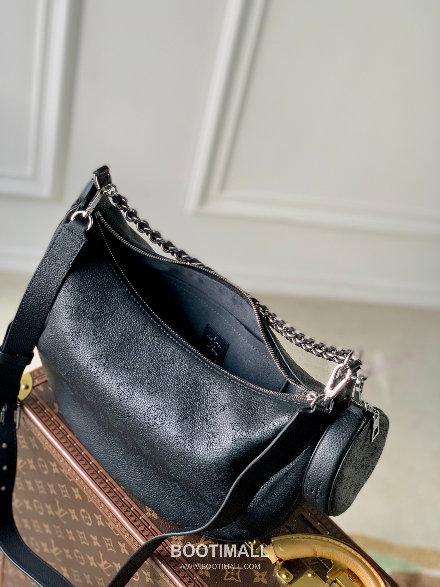 Louis Vuitton Baia Medium Handbag Mahina Leather Purple 루이비통 바이아 미디엄 핸드백 M22822 마히나 레더 퍼플 36.5cm 4