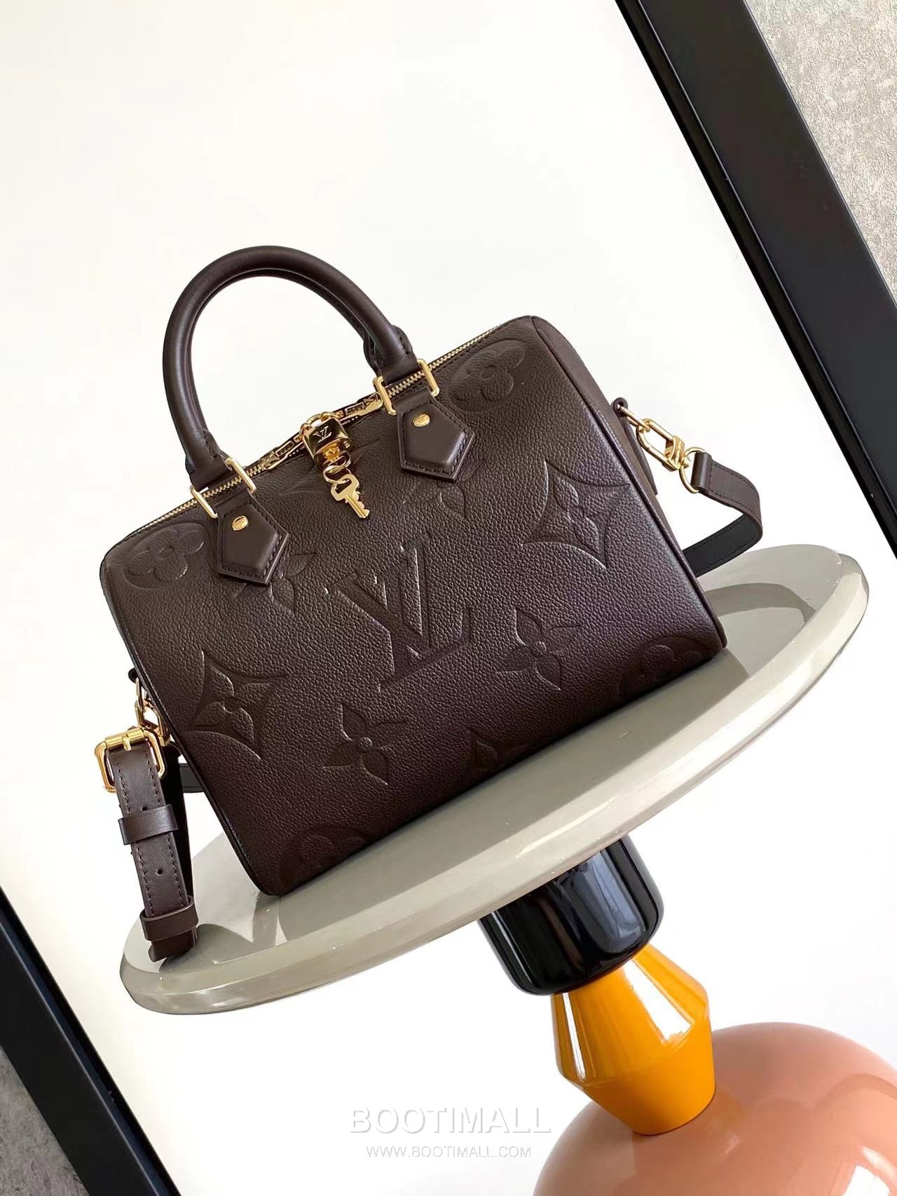 Louis Vuitton Speedy Bandoulière 25 Monogram Empreinte Leather Brown Top Handle Bag 루이비통 스피디 반둘리에르 25 모노그램 앙프렝뜨 레더 브라운 토트백 25cm 2