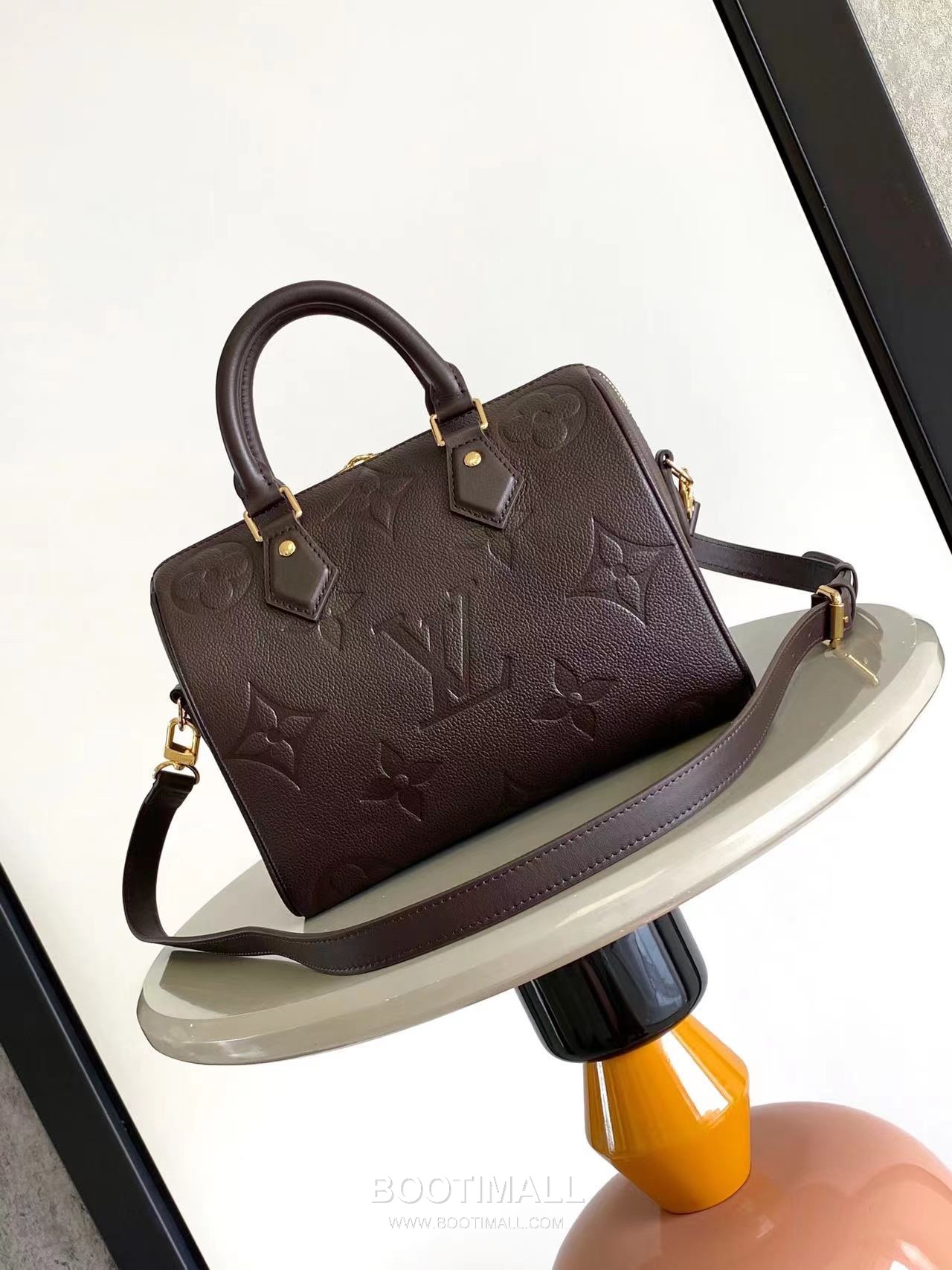 Louis Vuitton Speedy Bandoulière 25 Monogram Empreinte Leather Brown Top Handle Bag 루이비통 스피디 반둘리에르 25 모노그램 앙프렝뜨 레더 브라운 토트백 25cm 4