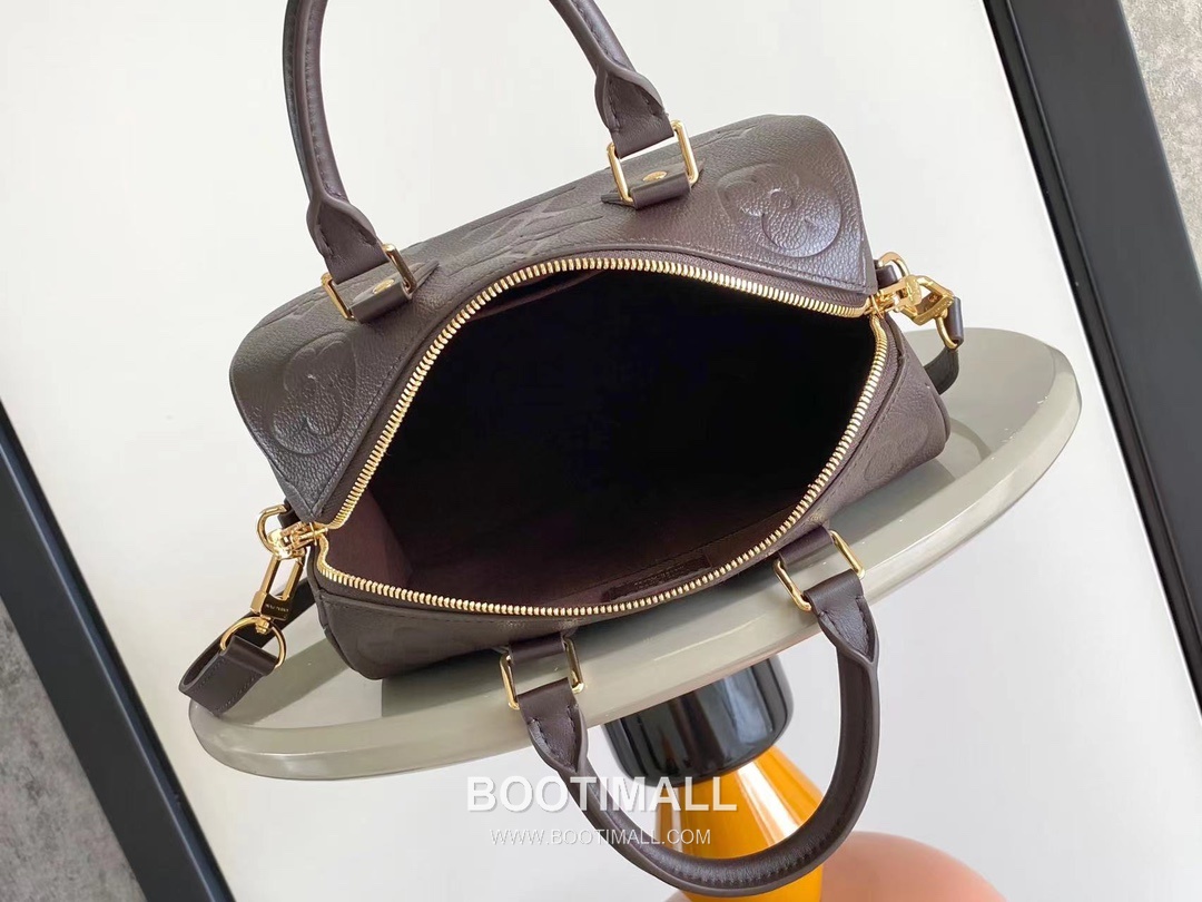 Louis Vuitton Speedy Bandoulière 25 Monogram Empreinte Leather Brown Top Handle Bag 루이비통 스피디 반둘리에르 25 모노그램 앙프렝뜨 레더 브라운 토트백 25cm 9