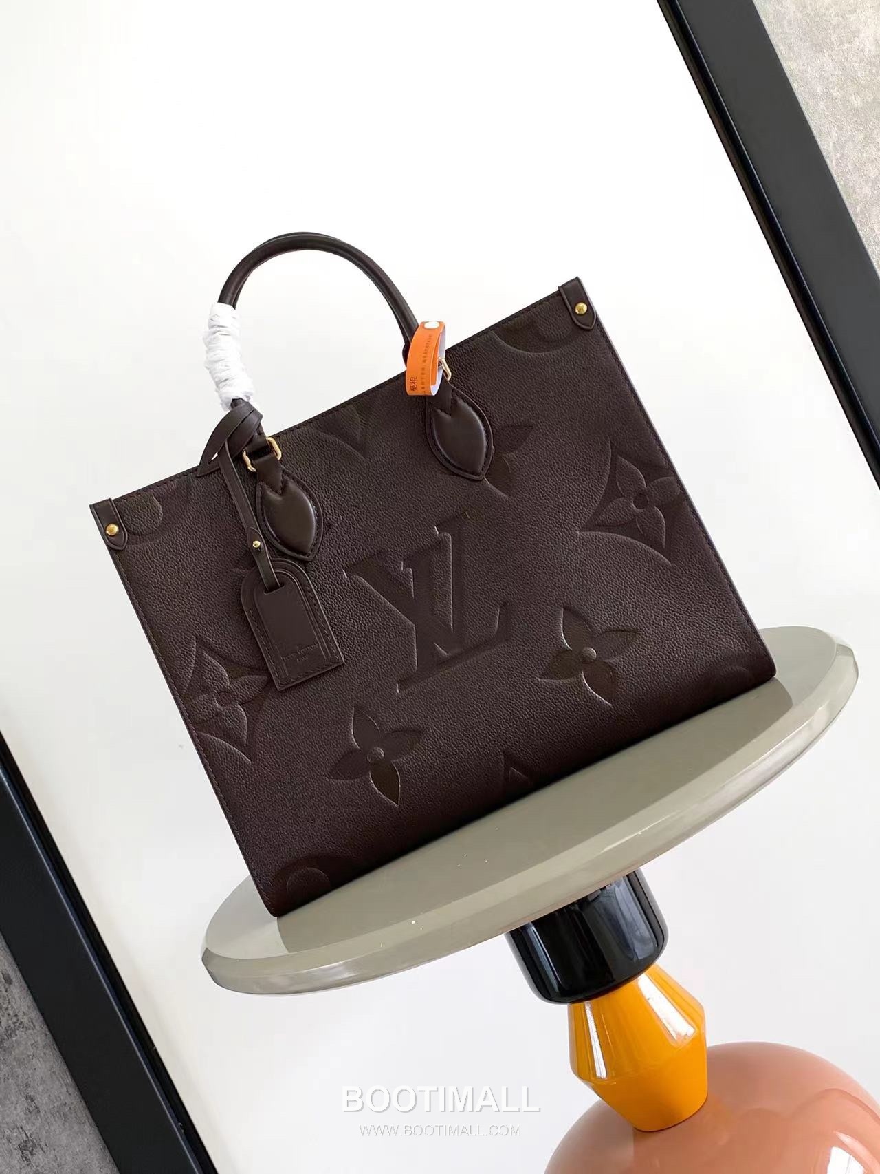 Louis Vuitton Low Key Cabas MM Grained Cowhide Leather Black Tote Bag 루이비통 로우 키 카바스 미디엄 그레인드 소가죽 블랙 토트백 47cm 2