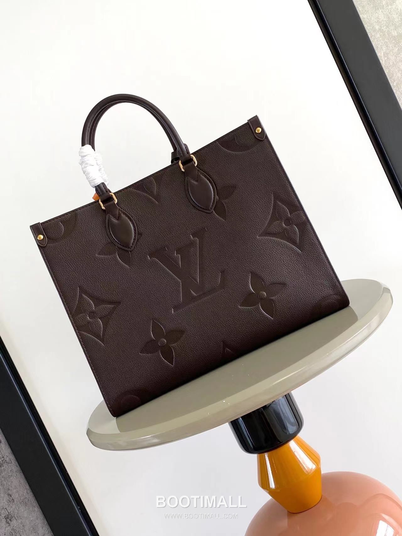 Louis Vuitton Low Key Cabas MM Grained Cowhide Leather Black Tote Bag 루이비통 로우 키 카바스 미디엄 그레인드 소가죽 블랙 토트백 47cm 4