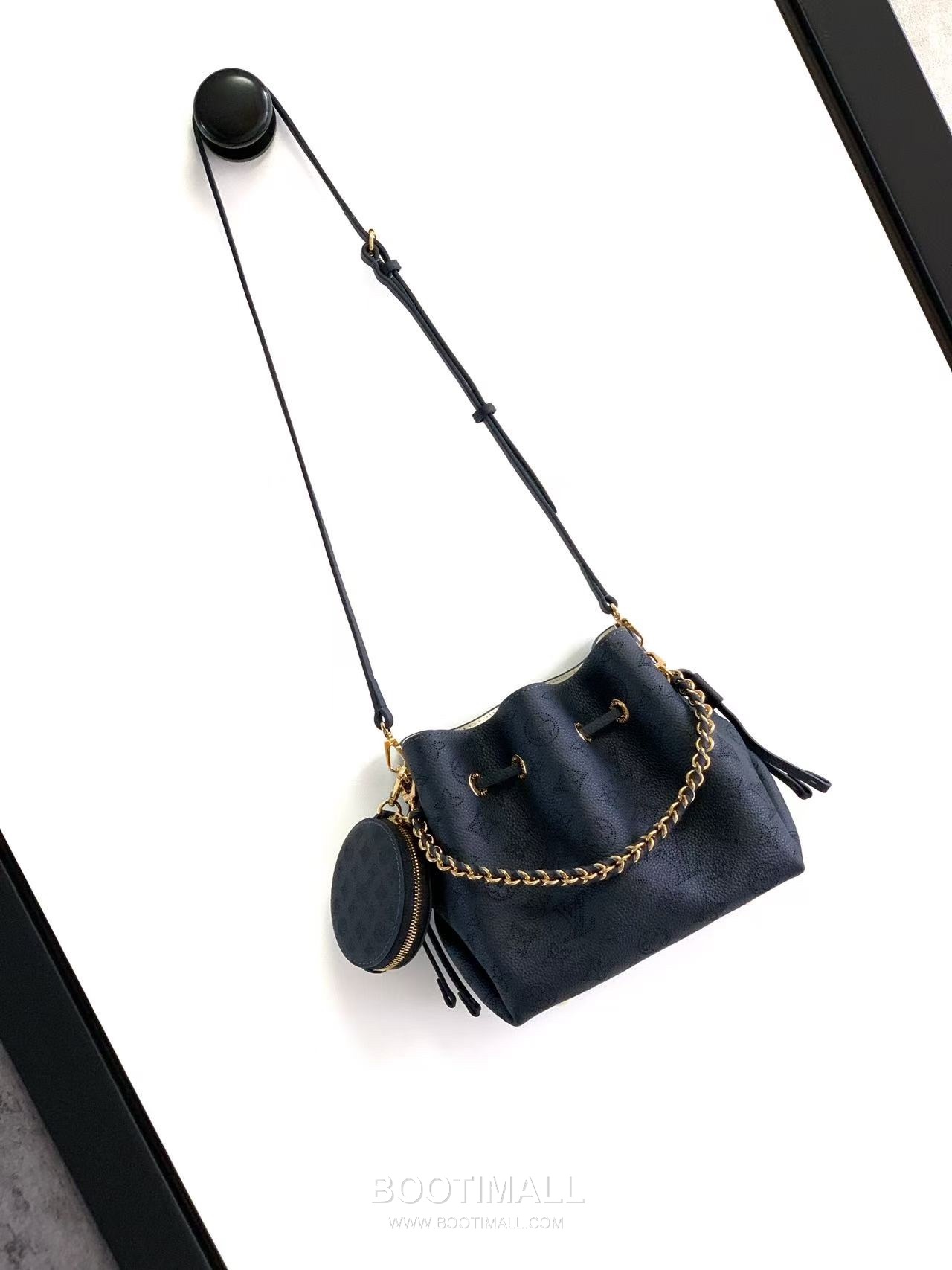 Louis Vuitton Bella Bucket Bag Monogram Perforated Calfskin Black 루이비통 벨라 버킷백 모노그램 퍼포레이티드 카프스킨 블랙 22cm 1