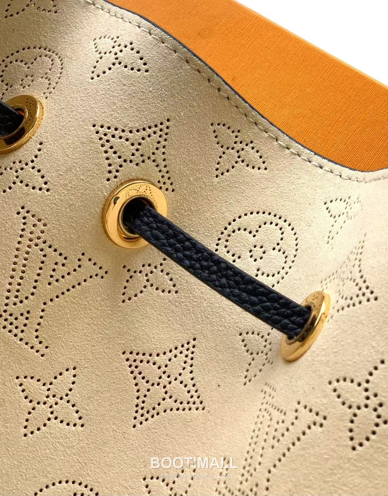 Louis Vuitton Bella Bucket Bag Monogram Perforated Calfskin Black 루이비통 벨라 버킷백 모노그램 퍼포레이티드 카프스킨 블랙 22cm 10