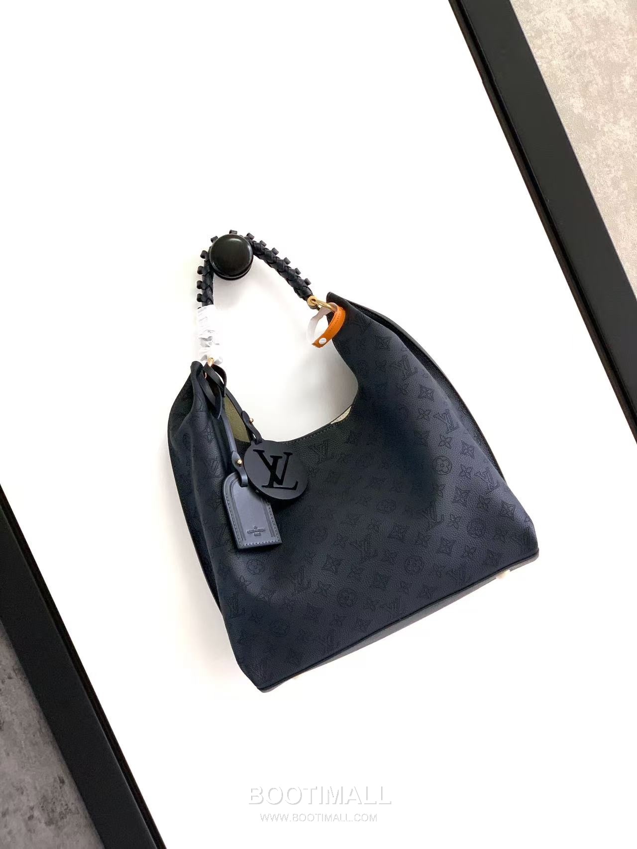 Louis Vuitton Hobo Bag Taurillon Calfskin Black 루이비통 M53188 호보백 토리옹 카프스킨 블랙 40cm 1