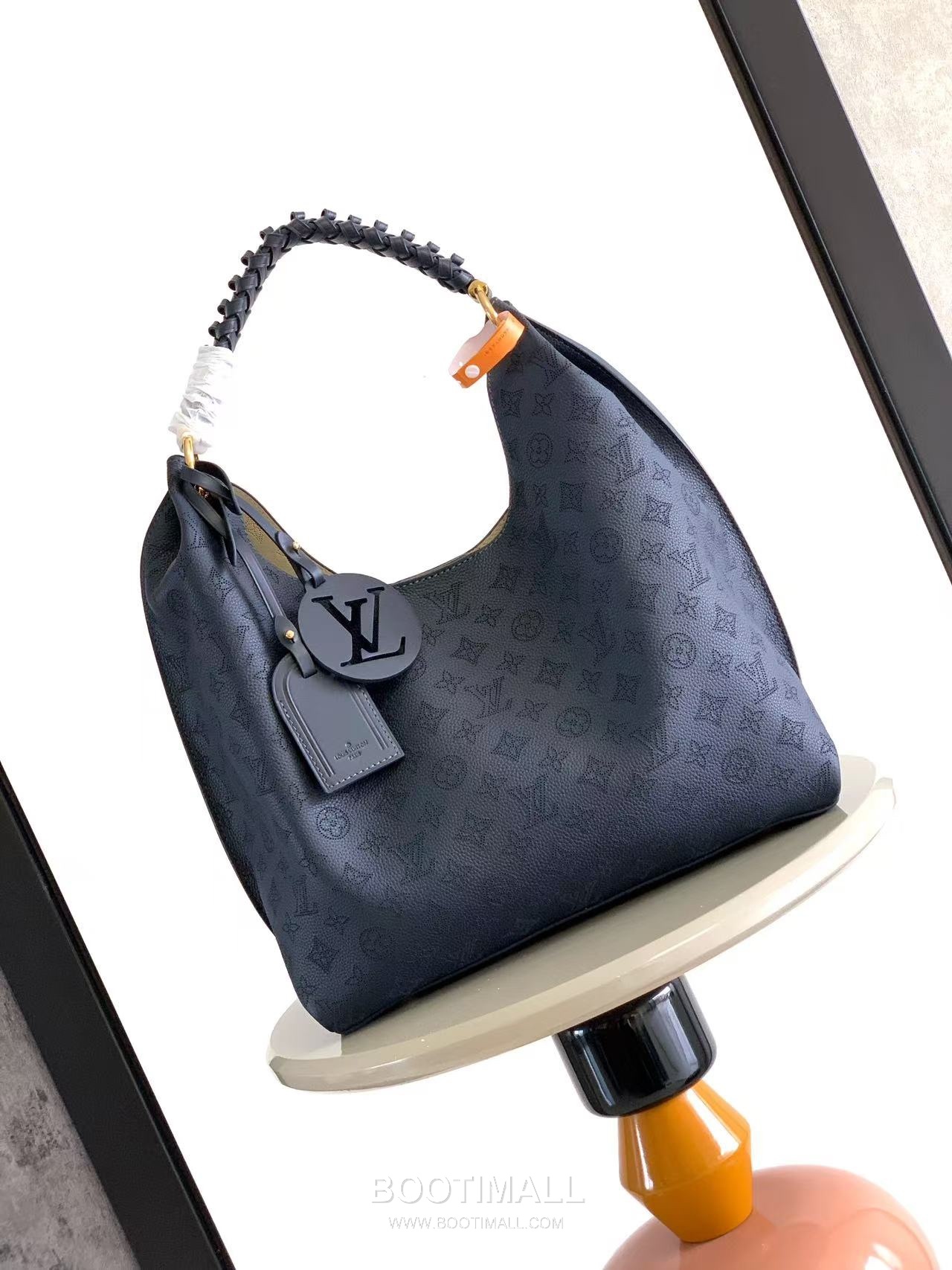Louis Vuitton Hobo Bag Taurillon Calfskin Black 루이비통 M53188 호보백 토리옹 카프스킨 블랙 40cm 2