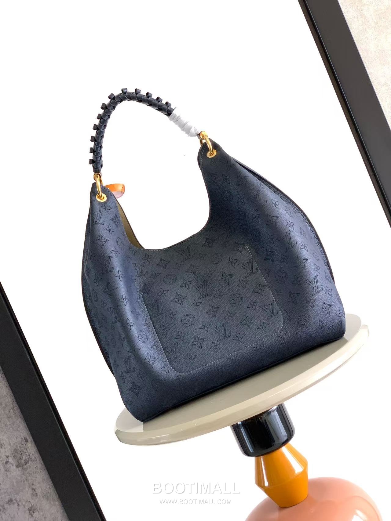 Louis Vuitton Hobo Bag Taurillon Calfskin Black 루이비통 M53188 호보백 토리옹 카프스킨 블랙 40cm 4