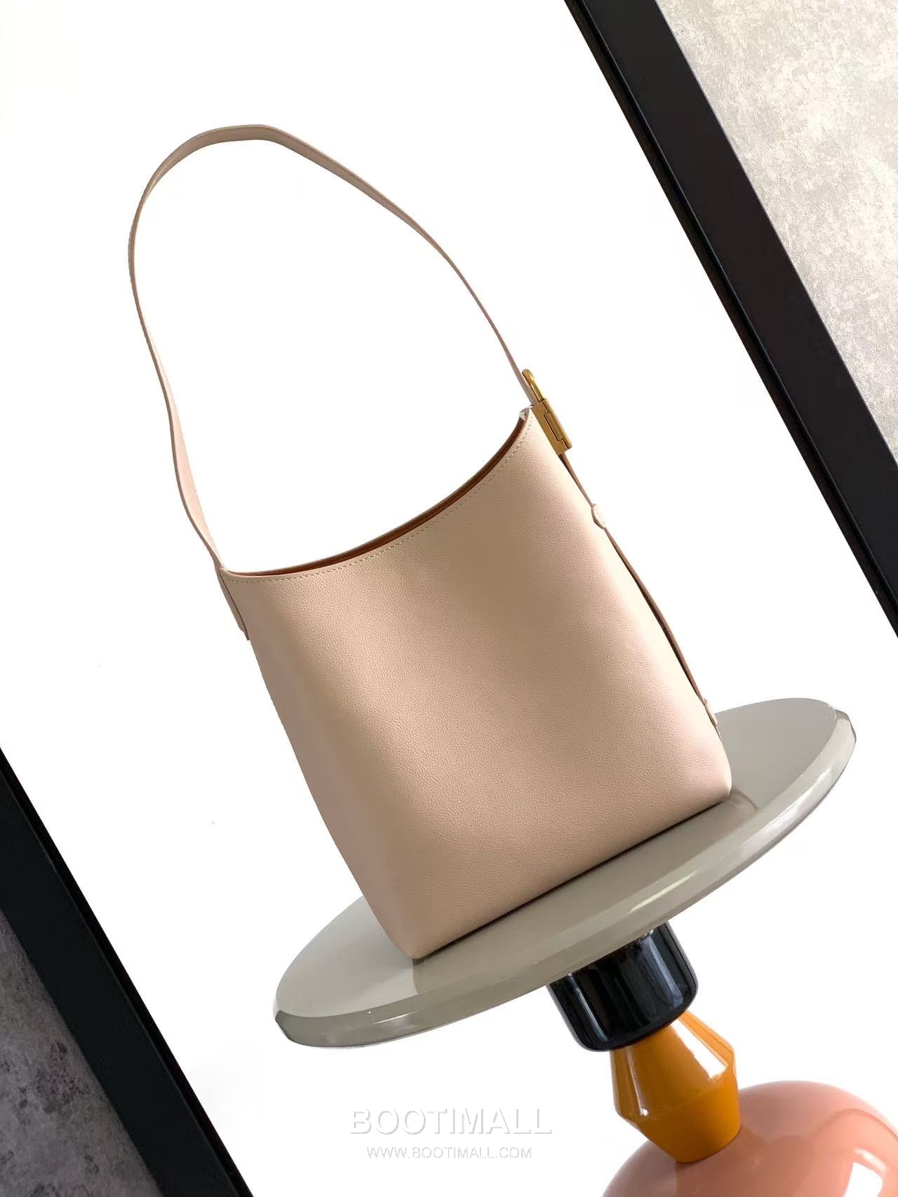 Louis Vuitton Low Key Hobo Small Smooth Calfskin Beige Hobo Bag 루이비통 로우 키 호보 스몰 M25352 스무스 카프스킨 베이지 호보백 28cm 3