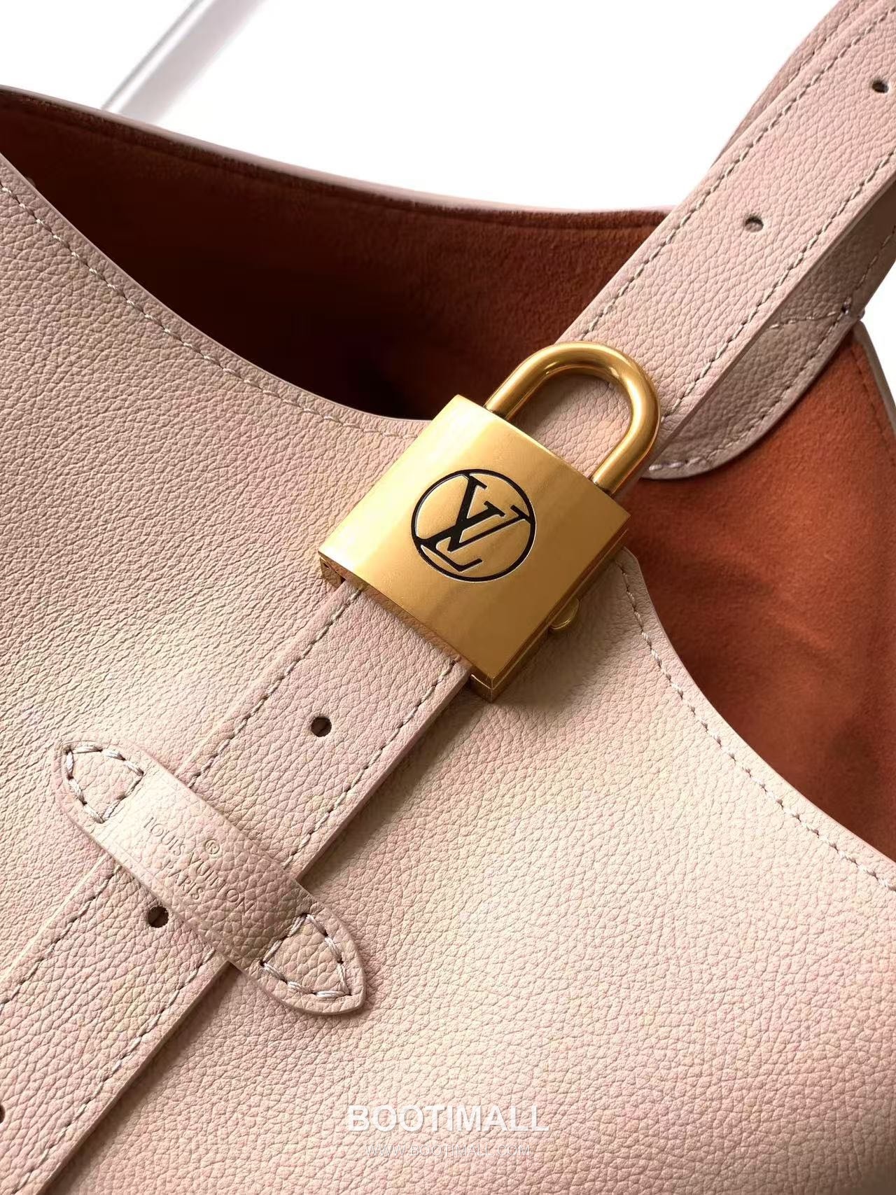 Louis Vuitton Low Key Hobo Small Smooth Calfskin Beige Hobo Bag 루이비통 로우 키 호보 스몰 M25352 스무스 카프스킨 베이지 호보백 28cm 7