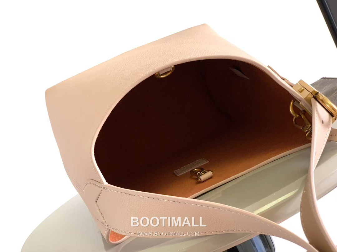 Louis Vuitton Low Key Hobo Small Smooth Calfskin Beige Hobo Bag 루이비통 로우 키 호보 스몰 M25352 스무스 카프스킨 베이지 호보백 28cm 8