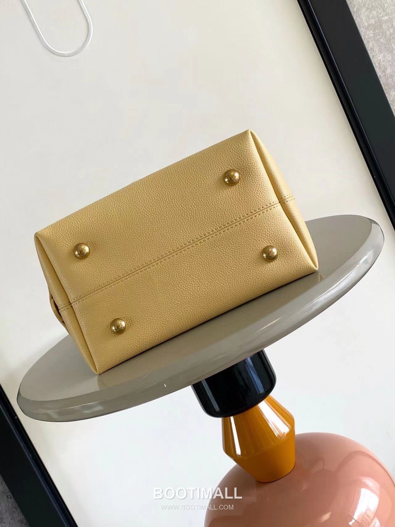 Louis Vuitton Low Key Hobo Small Smooth Calfskin Beige Hobo Bag 루이비통 로우 키 호보 스몰 M25352 스무스 카프스킨 베이지 호보백 28cm 4