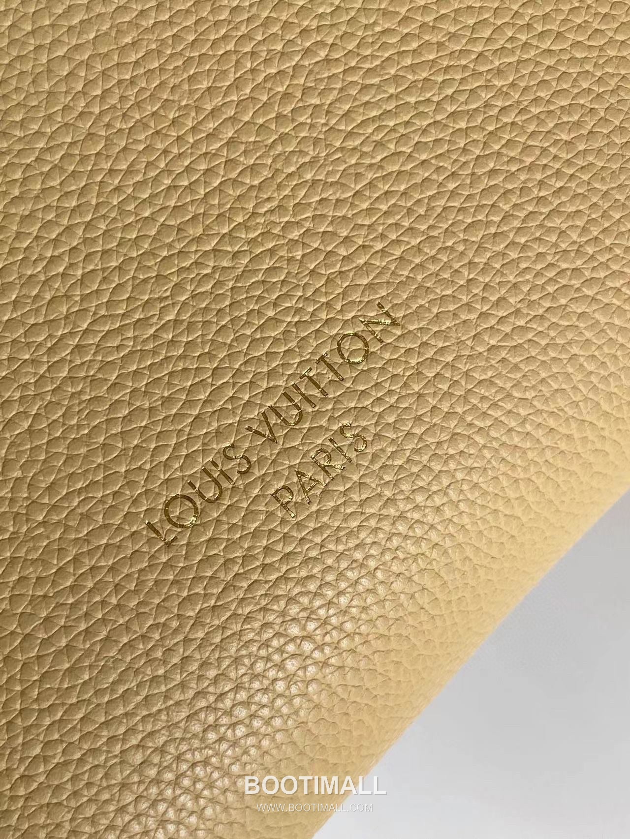 Louis Vuitton Low Key Hobo Small Smooth Calfskin Beige Hobo Bag 루이비통 로우 키 호보 스몰 M25352 스무스 카프스킨 베이지 호보백 28cm 6