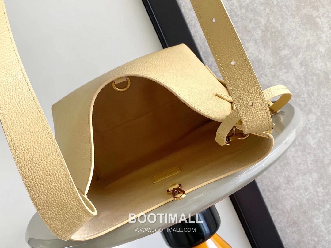 Louis Vuitton Low Key Hobo Small Smooth Calfskin Beige Hobo Bag 루이비통 로우 키 호보 스몰 M25352 스무스 카프스킨 베이지 호보백 28cm 8