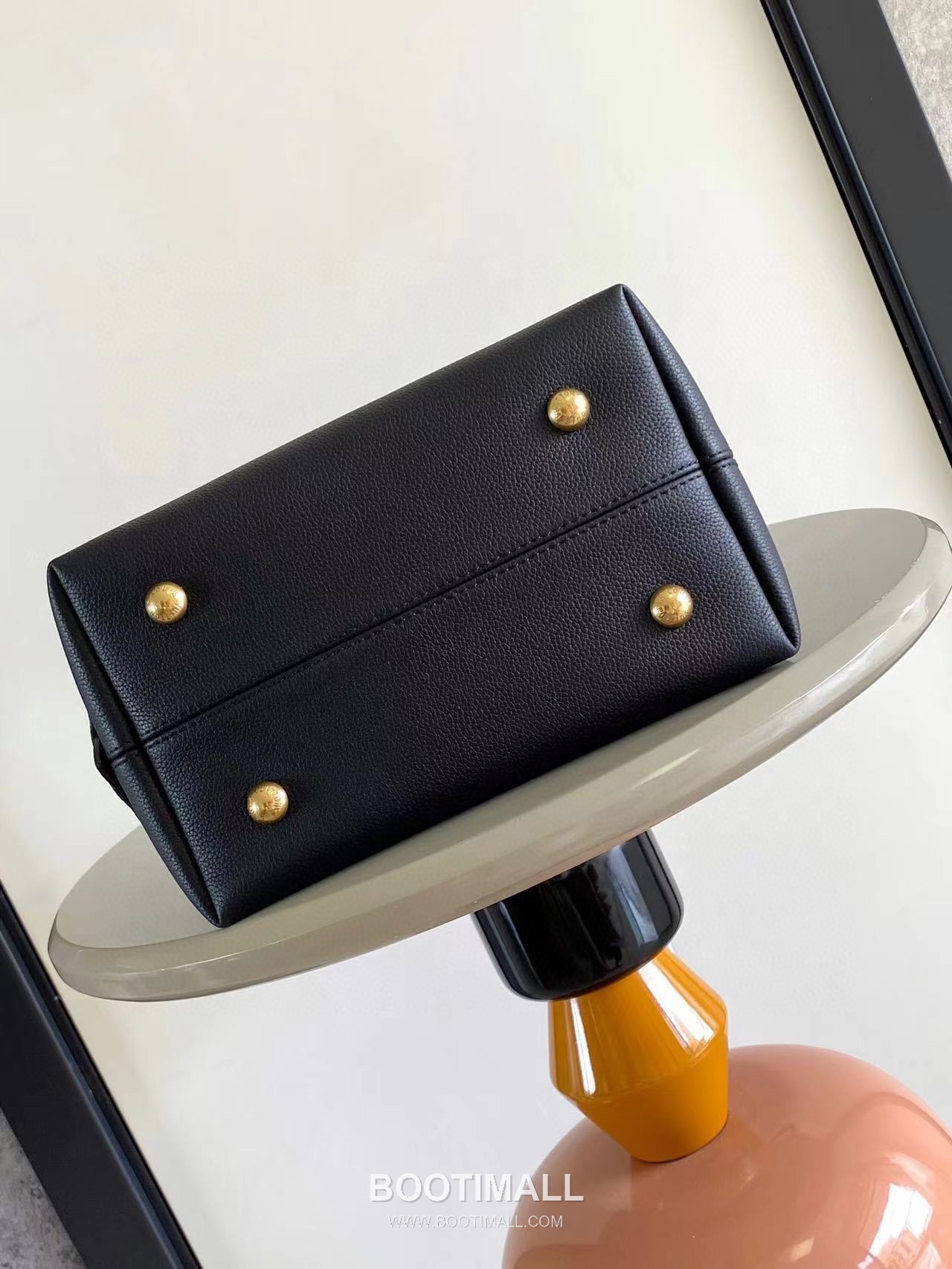 Louis Vuitton Low Key Hobo Small Smooth Calfskin Beige Hobo Bag 루이비통 로우 키 호보 스몰 M25352 스무스 카프스킨 베이지 호보백 28cm 3