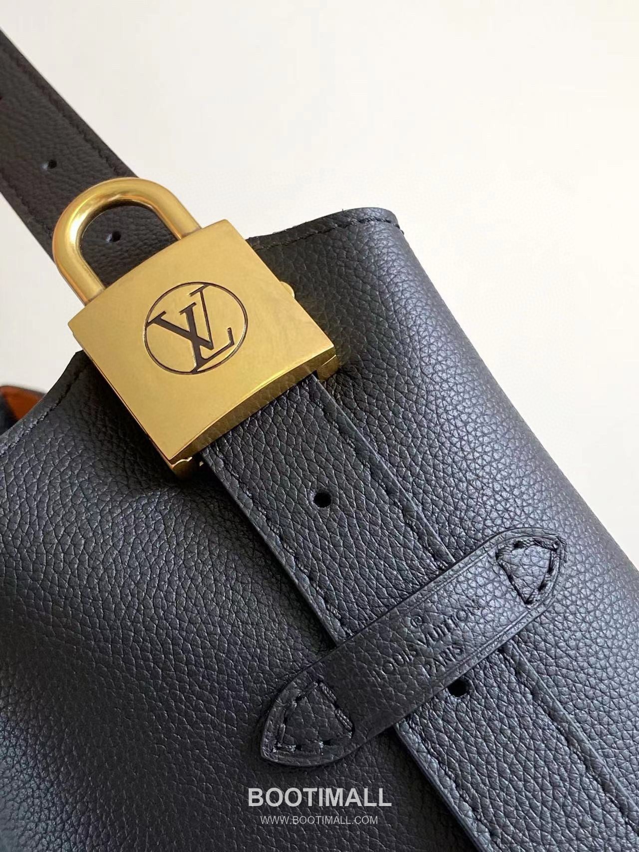 Louis Vuitton Low Key Hobo Small Smooth Calfskin Beige Hobo Bag 루이비통 로우 키 호보 스몰 M25352 스무스 카프스킨 베이지 호보백 28cm 5