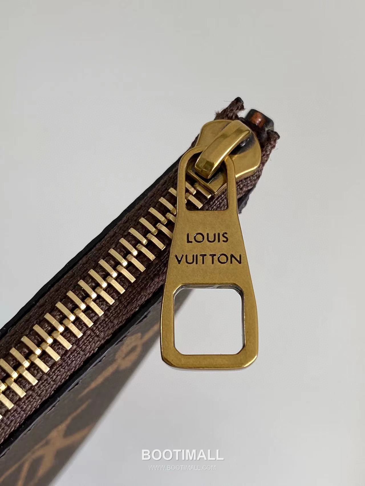 Louis Vuitton Low Key Hobo Small Smooth Calfskin Beige Hobo Bag 루이비통 로우 키 호보 스몰 M25352 스무스 카프스킨 베이지 호보백 28cm 6