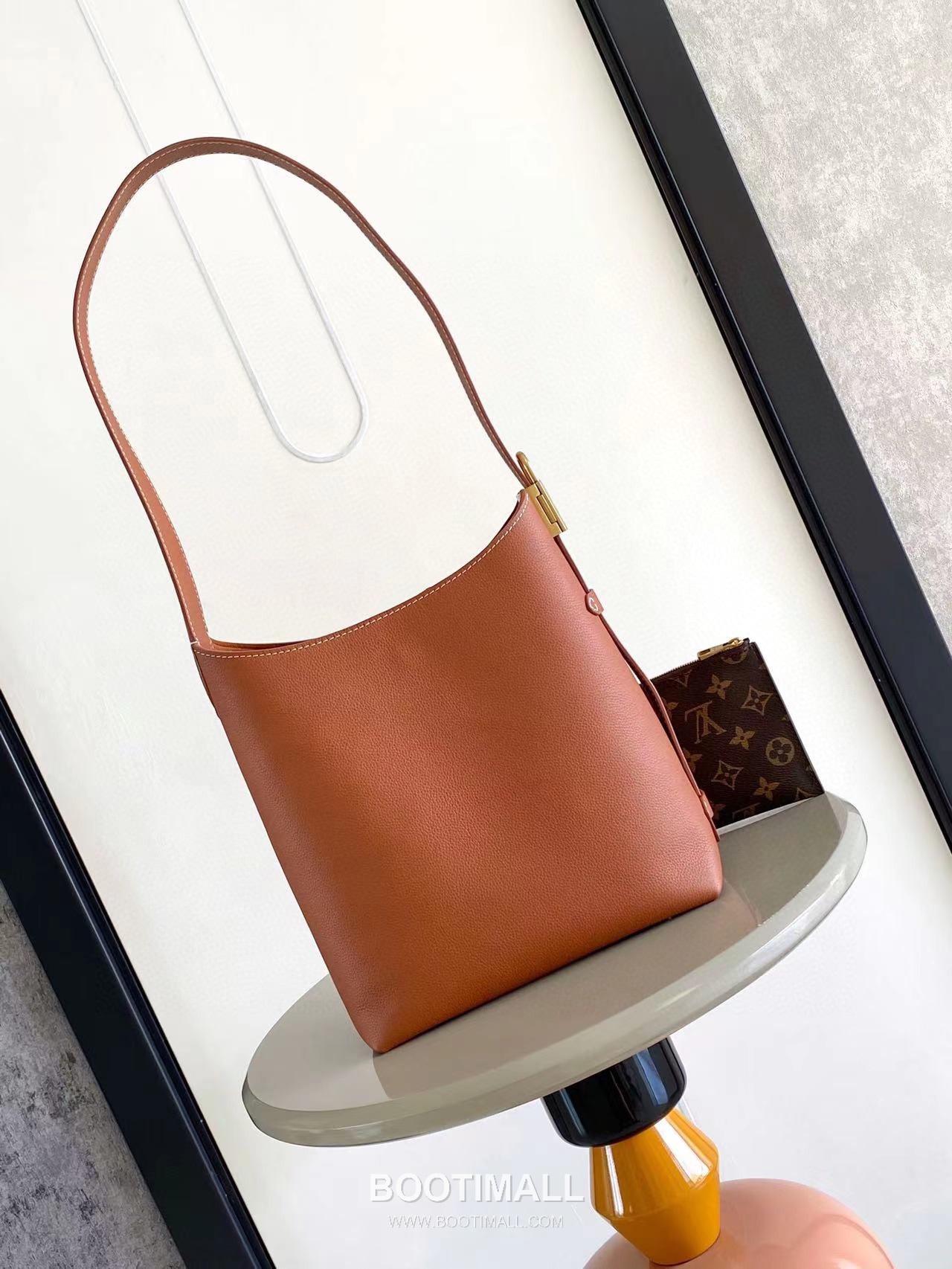 Louis Vuitton Low Key Hobo Small Smooth Calfskin Beige Hobo Bag 루이비통 로우 키 호보 스몰 M25352 스무스 카프스킨 베이지 호보백 28cm 3