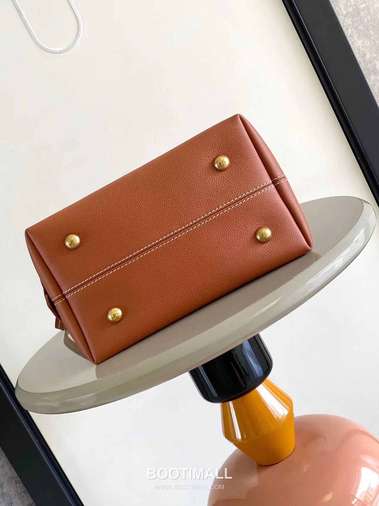 Louis Vuitton Low Key Hobo Small Smooth Calfskin Beige Hobo Bag 루이비통 로우 키 호보 스몰 M25352 스무스 카프스킨 베이지 호보백 28cm 4