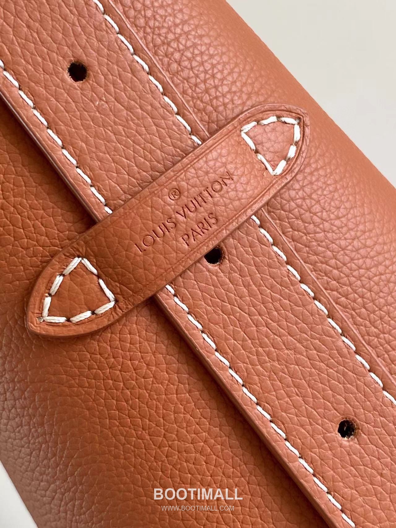 Louis Vuitton Low Key Hobo Small Smooth Calfskin Beige Hobo Bag 루이비통 로우 키 호보 스몰 M25352 스무스 카프스킨 베이지 호보백 28cm 5