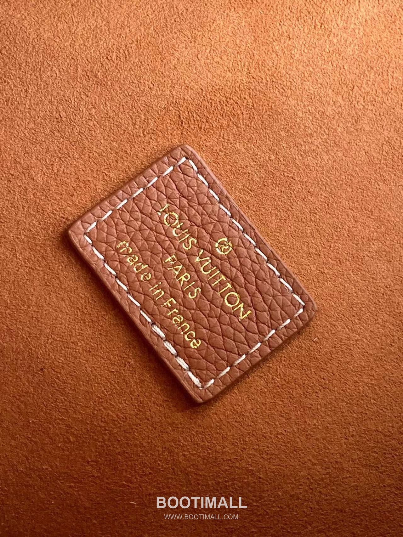 Louis Vuitton Low Key Hobo Small Smooth Calfskin Beige Hobo Bag 루이비통 로우 키 호보 스몰 M25352 스무스 카프스킨 베이지 호보백 28cm 9