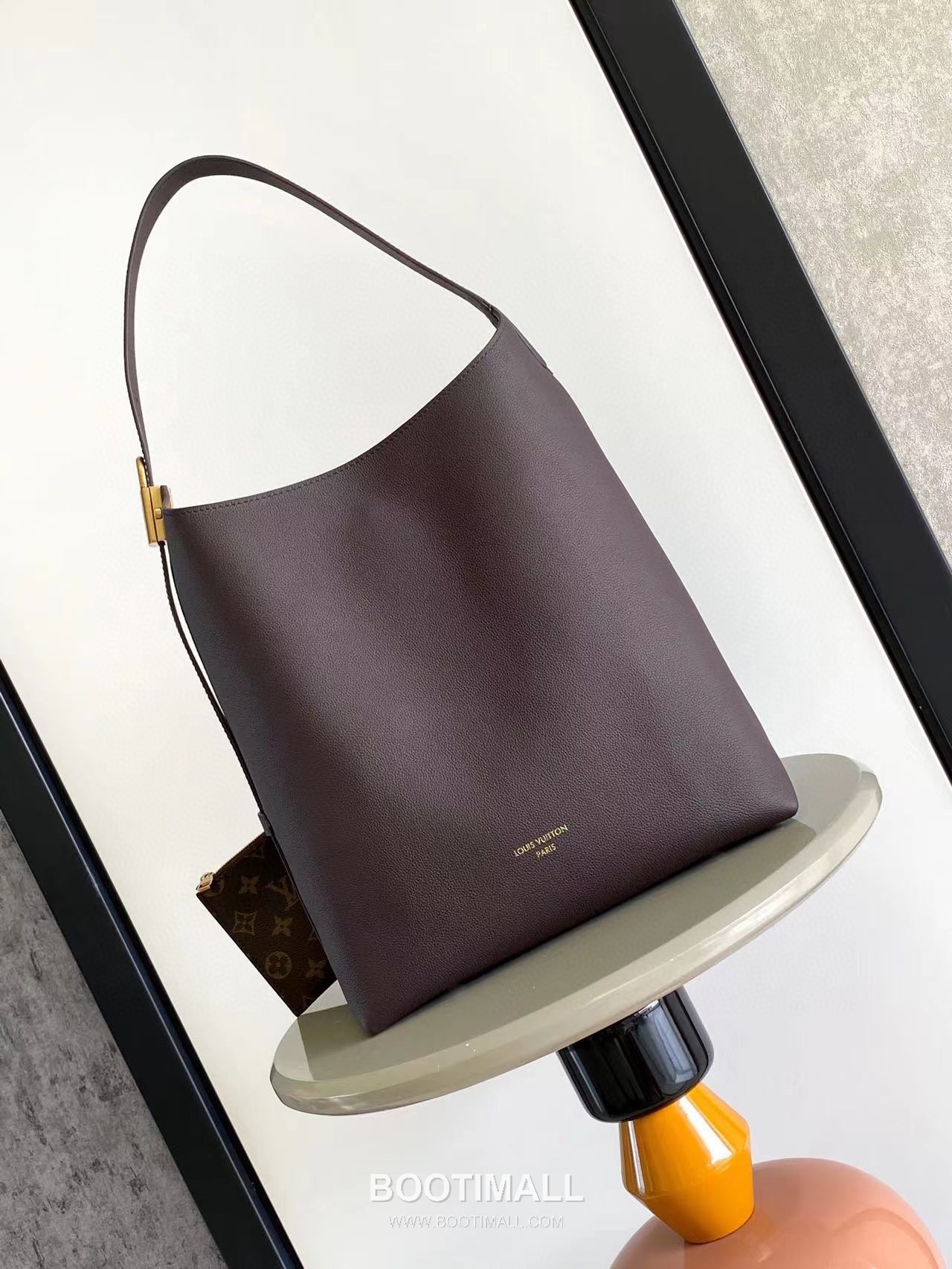 Louis Vuitton Low Key Hobo MM Cowhide Leather Black Hobo Bag 루이비통 로우 키 호보 미디엄 M24856 소가죽 블랙 호보백 35cm 1