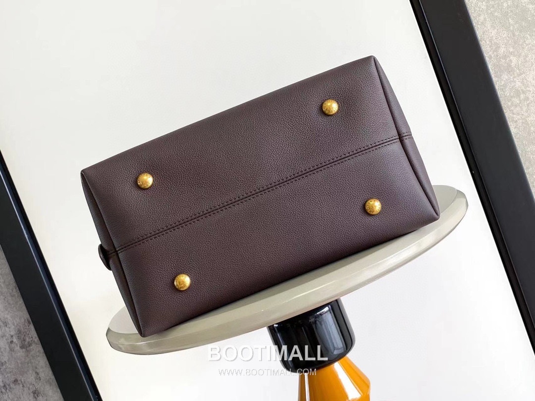 Louis Vuitton Low Key Hobo MM Cowhide Leather Black Hobo Bag 루이비통 로우 키 호보 미디엄 M24856 소가죽 블랙 호보백 35cm 4