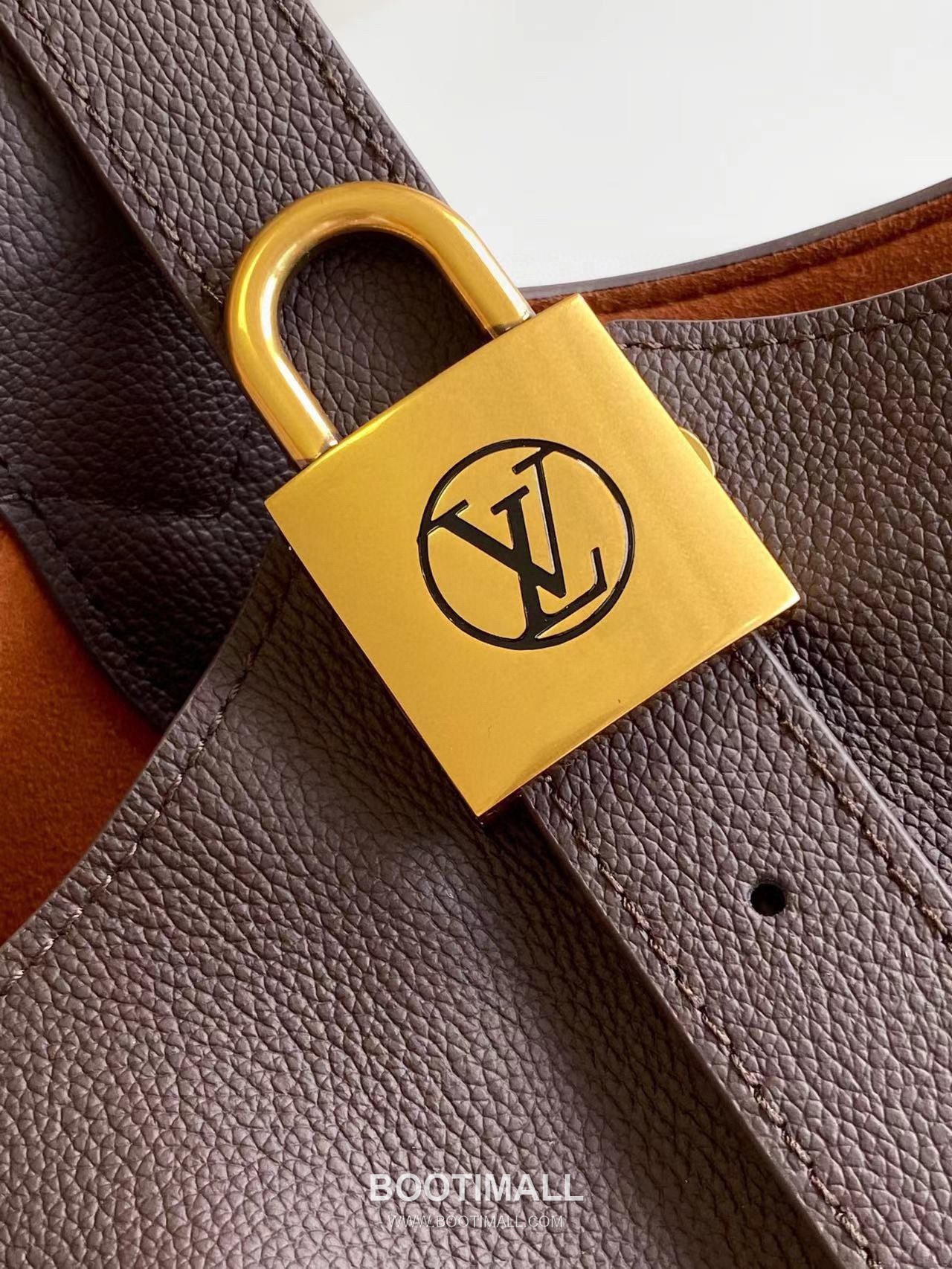 Louis Vuitton Low Key Hobo MM Cowhide Leather Black Hobo Bag 루이비통 로우 키 호보 미디엄 M24856 소가죽 블랙 호보백 35cm 6