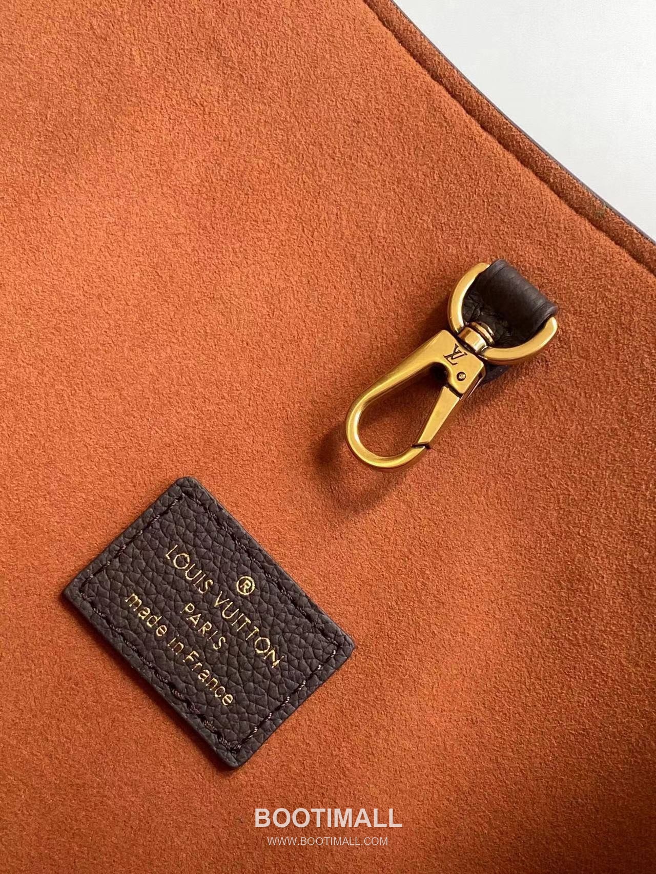 Louis Vuitton Low Key Hobo MM Cowhide Leather Black Hobo Bag 루이비통 로우 키 호보 미디엄 M24856 소가죽 블랙 호보백 35cm 9