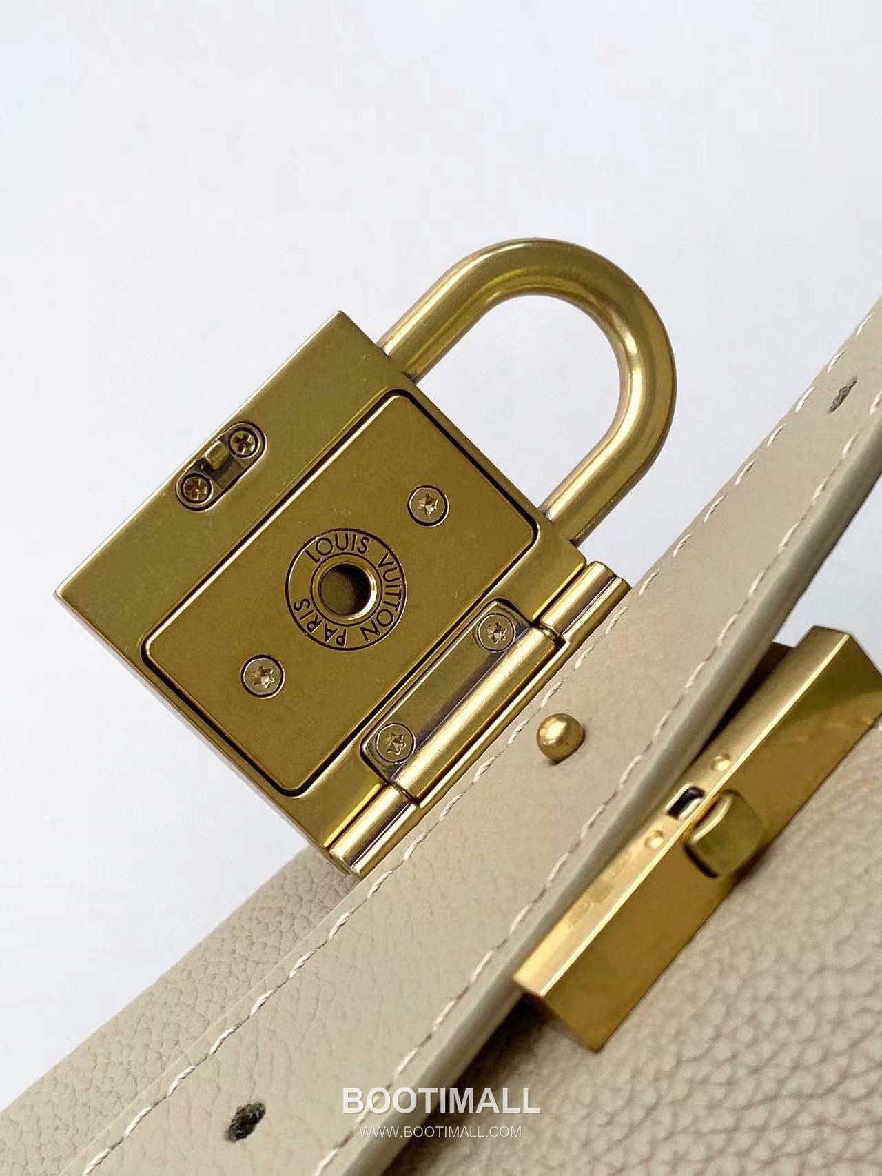 Louis Vuitton Low Key Hobo MM Cowhide Leather Black Hobo Bag 루이비통 로우 키 호보 미디엄 M24856 소가죽 블랙 호보백 35cm 7