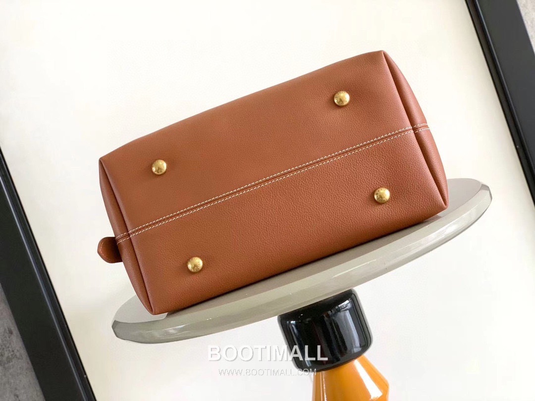 Louis Vuitton Low Key Hobo MM Cowhide Leather Black Hobo Bag 루이비통 로우 키 호보 미디엄 M24856 소가죽 블랙 호보백 35cm 4