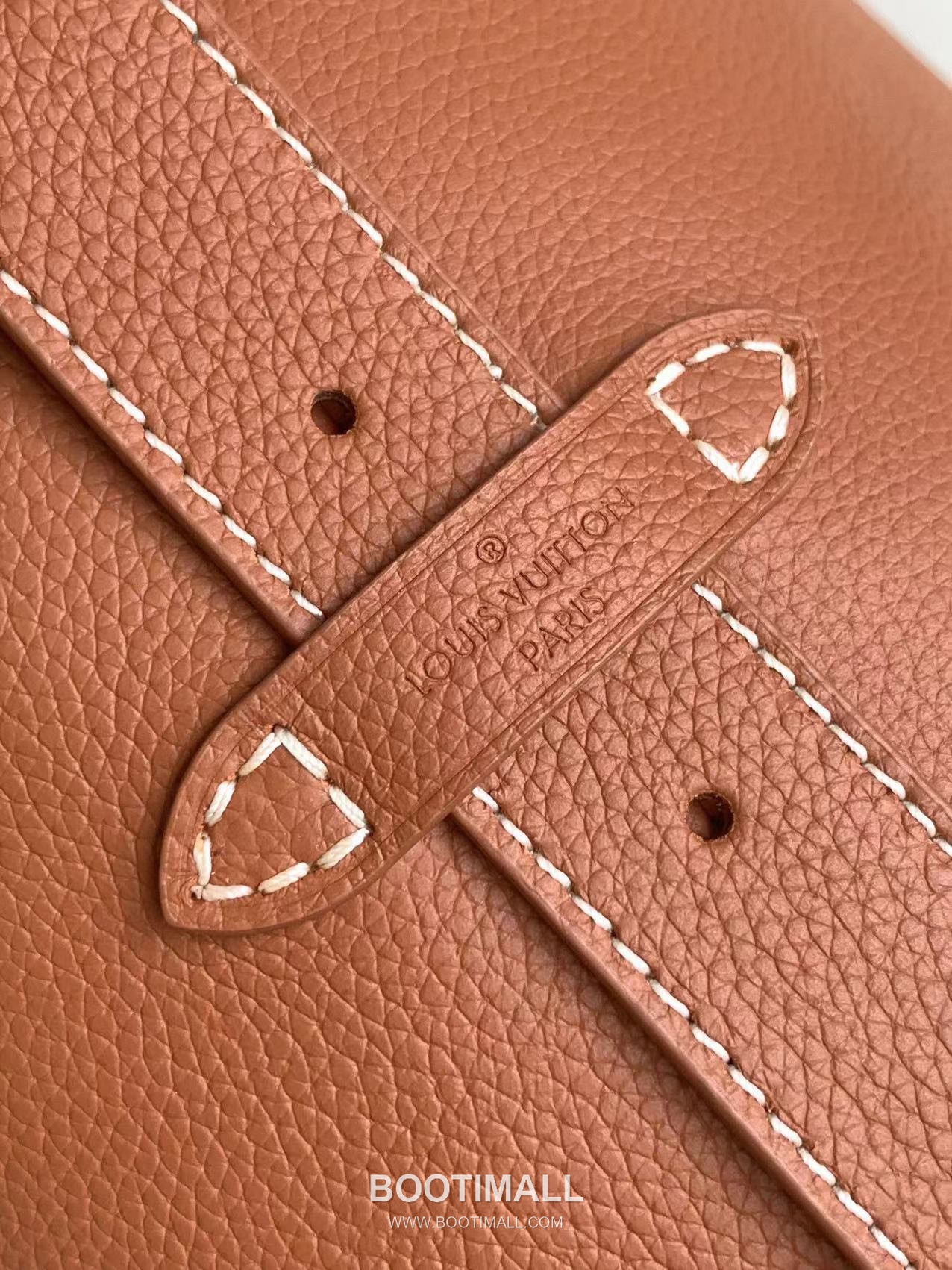 Louis Vuitton Low Key Hobo MM Cowhide Leather Black Hobo Bag 루이비통 로우 키 호보 미디엄 M24856 소가죽 블랙 호보백 35cm 6